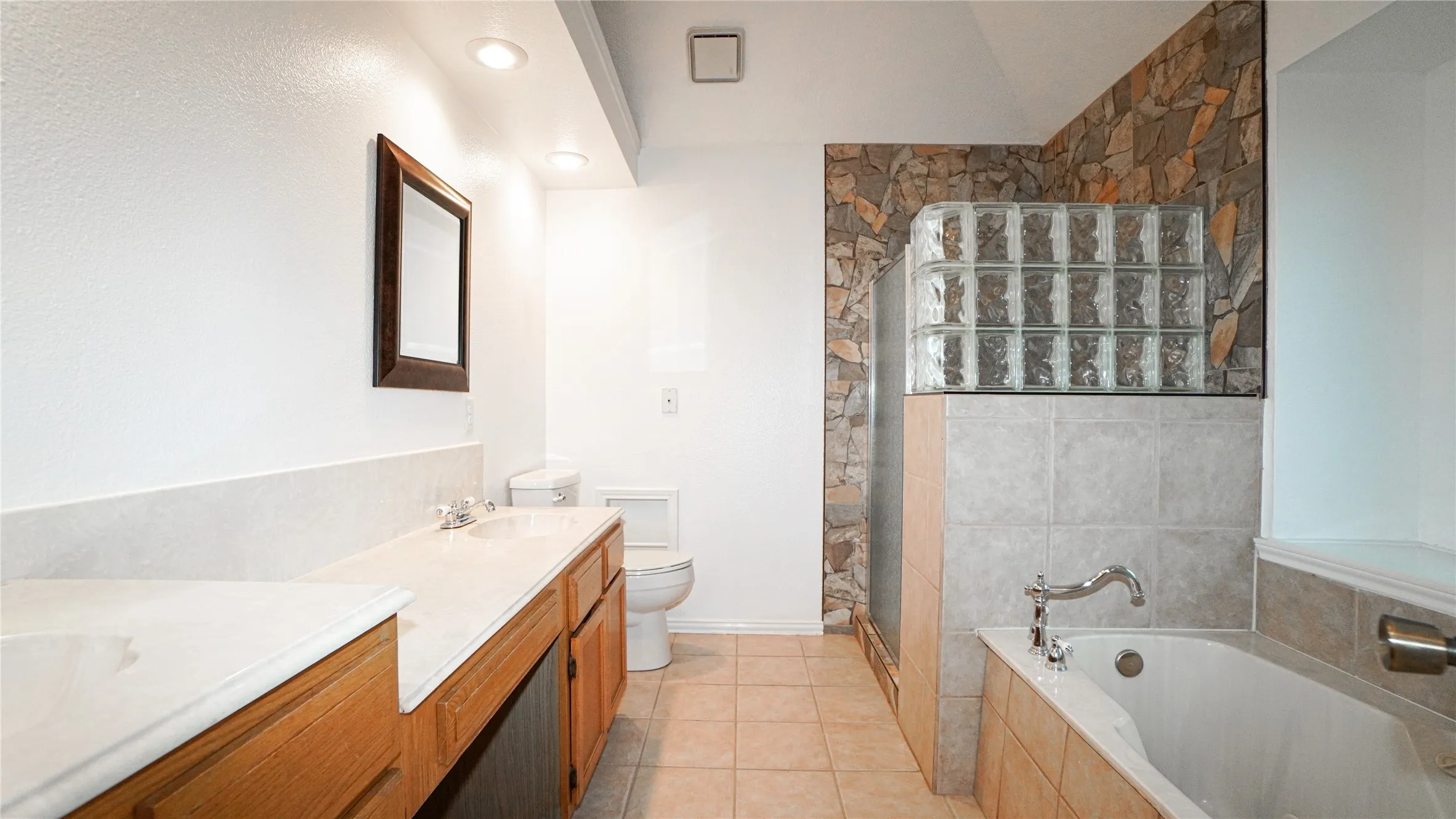 Single Family Residence For Rent in Dallas County , 2508 Hawk Drive, Mesquite, Texas 75181, 3 Bedroom, 2 Bathroom, 2 Garage spaces, 1,771 Sqft, built in 1988, mls#21401048, Real Estate Agent in Mesquite, Homes For Rent in Dallas county, Homes For Rent in Mesquite, Realtor in Mesquite Texas, Real Estate Brokerage Independent Realty Texas, Luminita Cordes Realtor