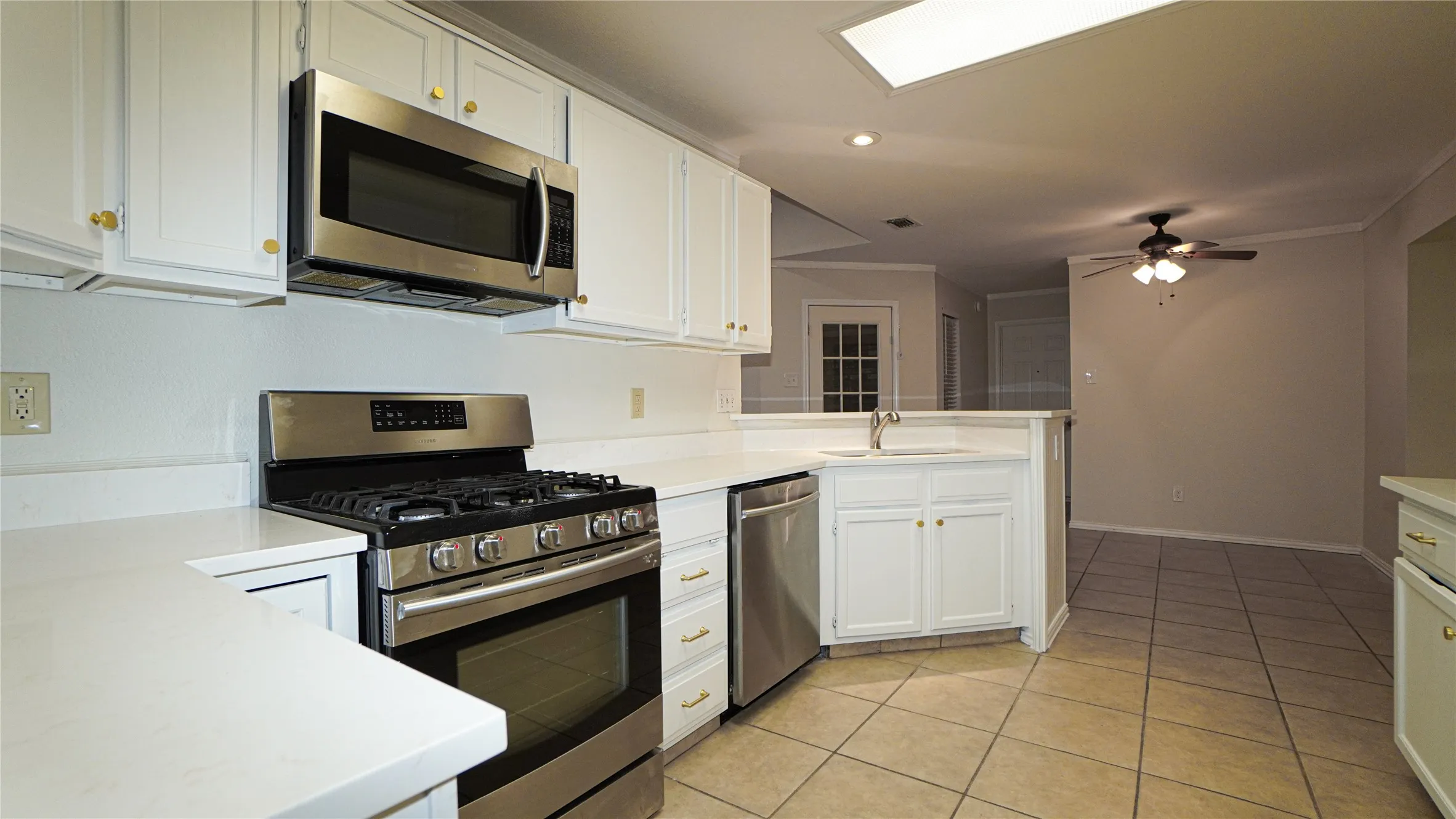 Single Family Residence For Rent in Dallas County , 2508 Hawk Drive, Mesquite, Texas 75181, 3 Bedroom, 2 Bathroom, 2 Garage spaces, 1,771 Sqft, built in 1988, mls#21401048, Real Estate Agent in Mesquite, Homes For Rent in Dallas county, Homes For Rent in Mesquite, Realtor in Mesquite Texas, Real Estate Brokerage Independent Realty Texas, Luminita Cordes Realtor