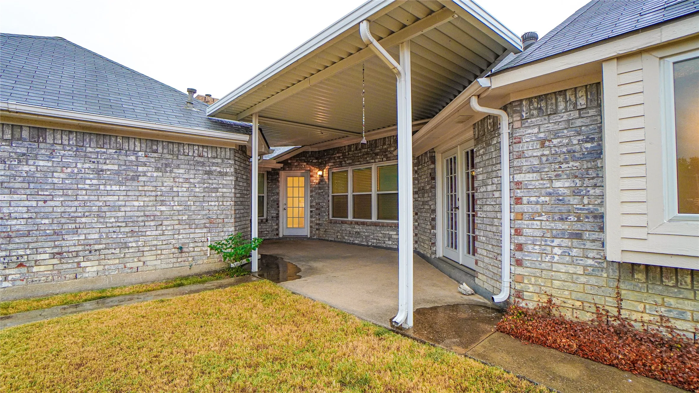 Single Family Residence For Rent in Dallas County , 2508 Hawk Drive, Mesquite, Texas 75181, 3 Bedroom, 2 Bathroom, 2 Garage spaces, 1,771 Sqft, built in 1988, mls#21401048, Real Estate Agent in Mesquite, Homes For Rent in Dallas county, Homes For Rent in Mesquite, Realtor in Mesquite Texas, Real Estate Brokerage Independent Realty Texas, Luminita Cordes Realtor