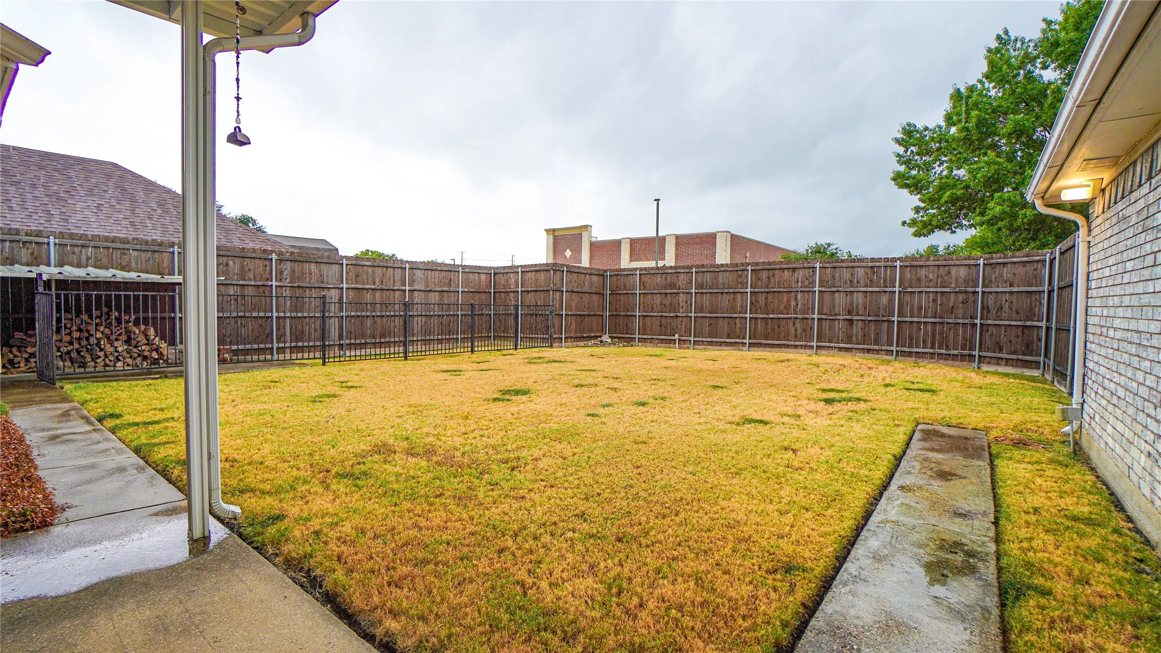 Single Family Residence For Rent in Dallas County , 2508 Hawk Drive, Mesquite, Texas 75181, 3 Bedroom, 2 Bathroom, 2 Garage spaces, 1,771 Sqft, built in 1988, mls#21401048, Real Estate Agent in Mesquite, Homes For Rent in Dallas county, Homes For Rent in Mesquite, Realtor in Mesquite Texas, Real Estate Brokerage Independent Realty Texas, Luminita Cordes Realtor