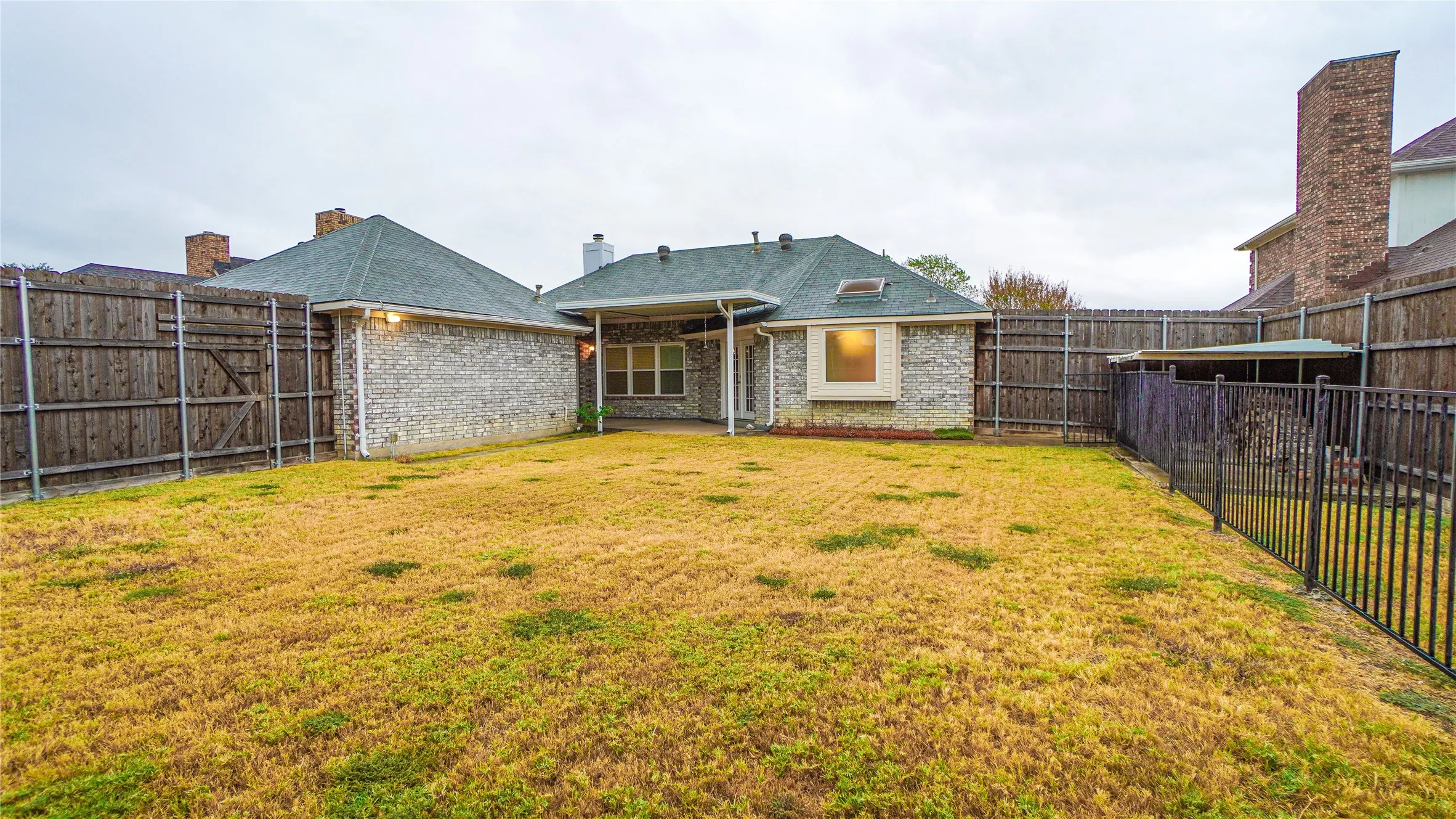 Single Family Residence For Rent in Dallas County , 2508 Hawk Drive, Mesquite, Texas 75181, 3 Bedroom, 2 Bathroom, 2 Garage spaces, 1,771 Sqft, built in 1988, mls#21401048, Real Estate Agent in Mesquite, Homes For Rent in Dallas county, Homes For Rent in Mesquite, Realtor in Mesquite Texas, Real Estate Brokerage Independent Realty Texas, Luminita Cordes Realtor