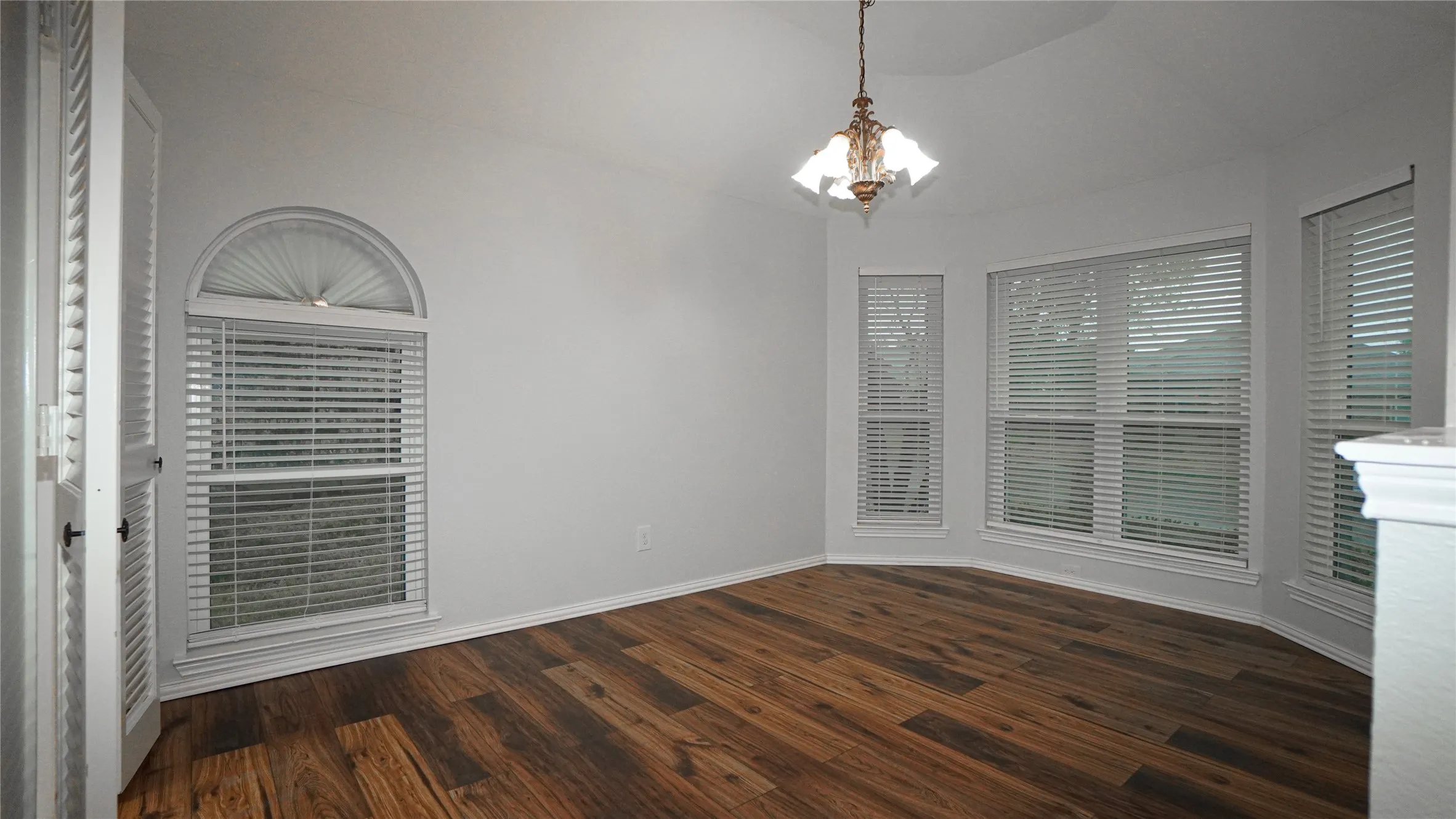 Single Family Residence For Rent in Dallas County , 2508 Hawk Drive, Mesquite, Texas 75181, 3 Bedroom, 2 Bathroom, 2 Garage spaces, 1,771 Sqft, built in 1988, mls#21401048, Real Estate Agent in Mesquite, Homes For Rent in Dallas county, Homes For Rent in Mesquite, Realtor in Mesquite Texas, Real Estate Brokerage Independent Realty Texas, Luminita Cordes Realtor