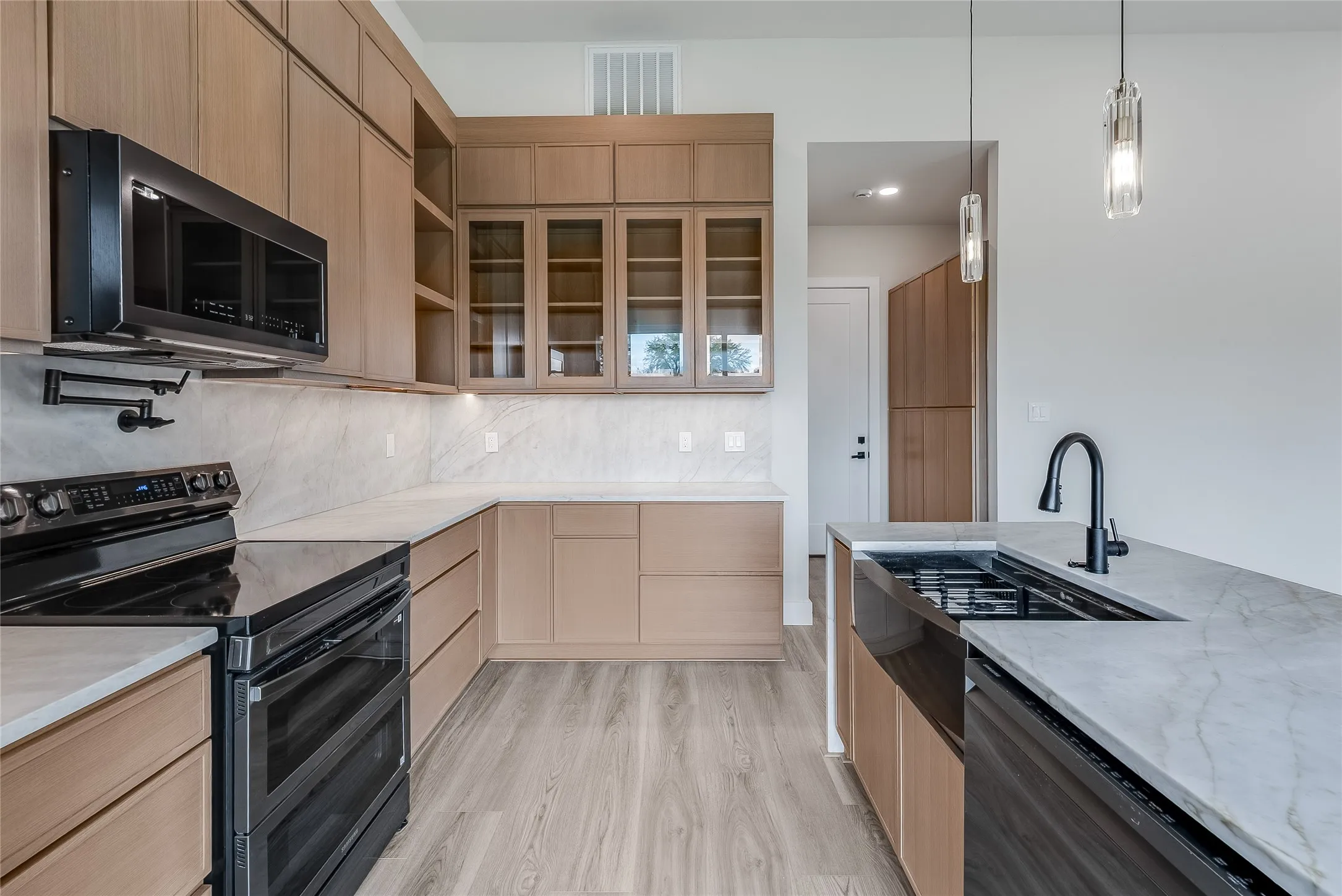 Single Family Residence For Sale in Denton County , 4581 N Shore Drive, The Colony, Texas 75056, 3 Bedroom, 4 Bathroom, 2 Garage spaces, 2,446 Sqft, built in 2026, mls#21401085, Real Estate Agent in The Colony, Homes For Sale in Denton county, Homes For Sale in The Colony, Realtor in The Colony Texas, Real Estate Brokerage Independent Realty Texas, Luminita Cordes Realtor