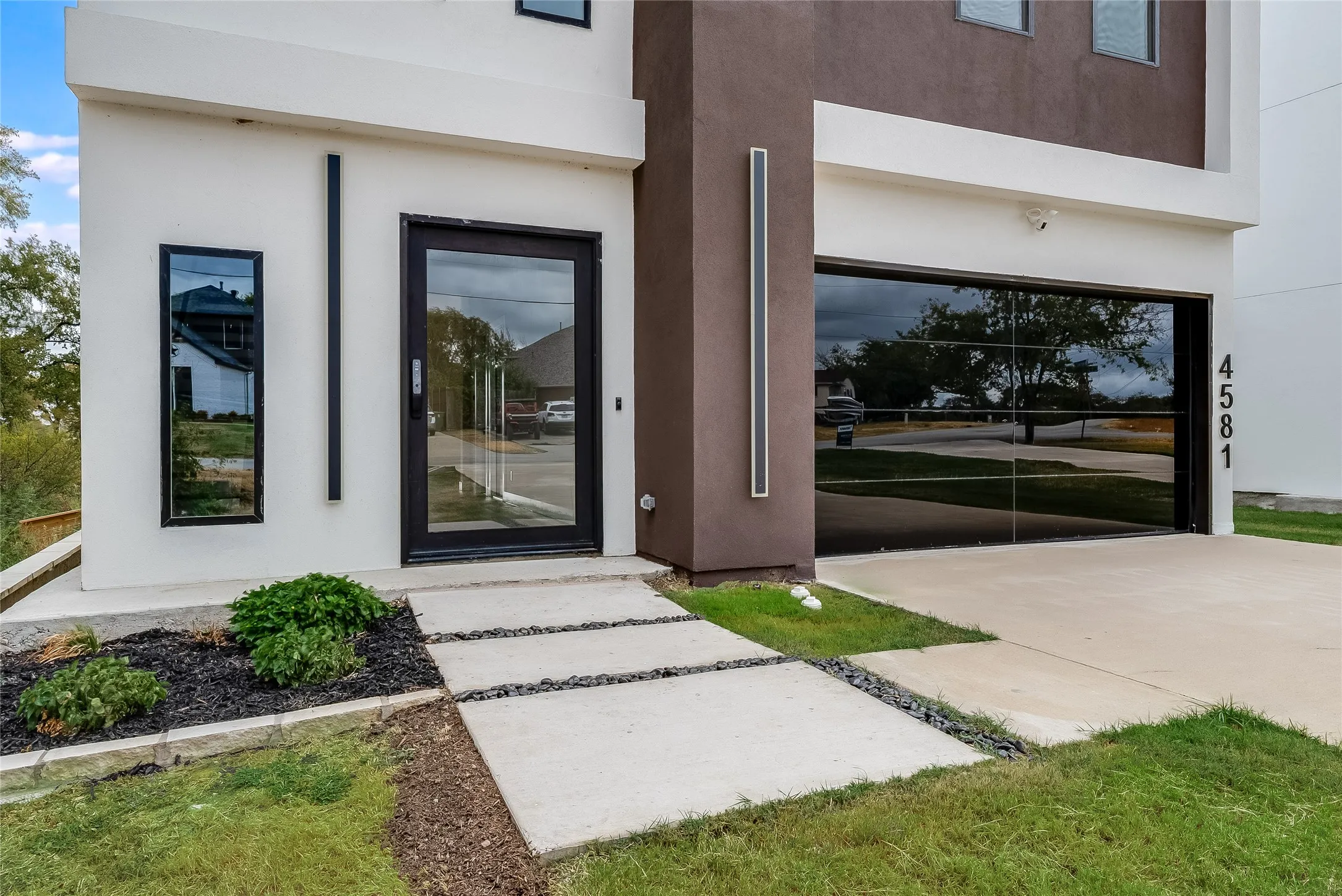 Single Family Residence For Sale in Denton County , 4581 N Shore Drive, The Colony, Texas 75056, 3 Bedroom, 4 Bathroom, 2 Garage spaces, 2,446 Sqft, built in 2026, mls#21401085, Real Estate Agent in The Colony, Homes For Sale in Denton county, Homes For Sale in The Colony, Realtor in The Colony Texas, Real Estate Brokerage Independent Realty Texas, Luminita Cordes Realtor
