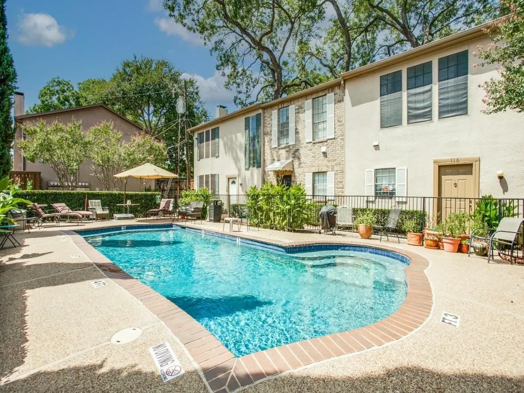 Condominium For Sale in Dallas County , 3320 Reagan Street 113, Dallas, Texas 75219, 2 Bedroom, 3 Bathroom, Garage spaces, 984 Sqft, built in 1980, mls#21367059, Real Estate Agent in Dallas, Homes For Sale in Dallas county, Homes For Sale in Dallas, Realtor in Dallas Texas, Real Estate Brokerage Independent Realty Texas, Luminita Cordes Realtor