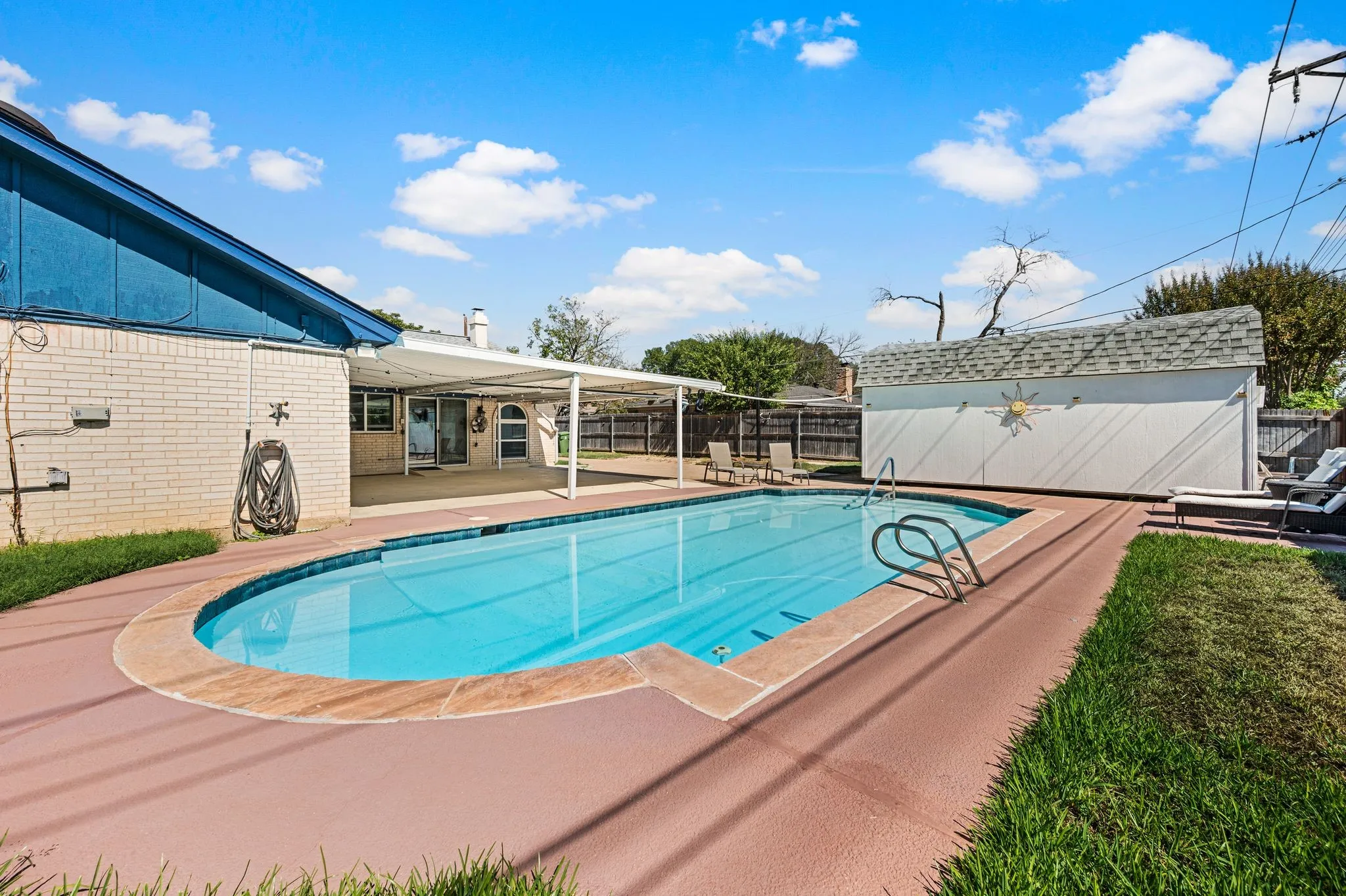 Single Family Residence For Sale in Tarrant County , 633 Lewis Drive, Hurst, Texas 76054, 4 Bedroom, 2 Bathroom, Garage spaces, 2,227 Sqft, built in 1973, mls#21396481, Real Estate Agent in Hurst, Homes For Sale in Tarrant county, Homes For Sale in Hurst, Realtor in Hurst Texas, Real Estate Brokerage Independent Realty Texas, Luminita Cordes Realtor
