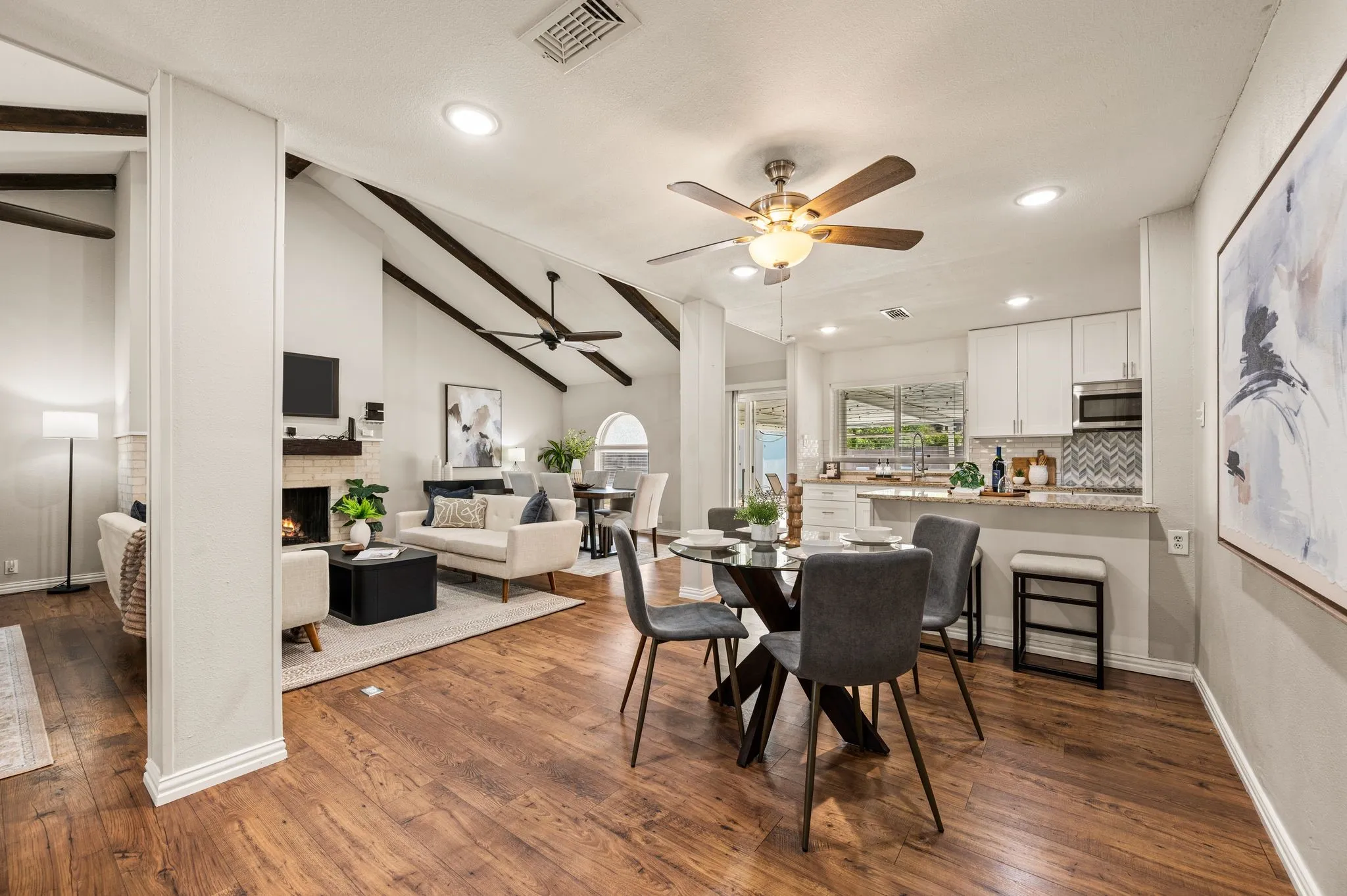 Single Family Residence For Sale in Tarrant County , 633 Lewis Drive, Hurst, Texas 76054, 4 Bedroom, 2 Bathroom, Garage spaces, 2,227 Sqft, built in 1973, mls#21396481, Real Estate Agent in Hurst, Homes For Sale in Tarrant county, Homes For Sale in Hurst, Realtor in Hurst Texas, Real Estate Brokerage Independent Realty Texas, Luminita Cordes Realtor