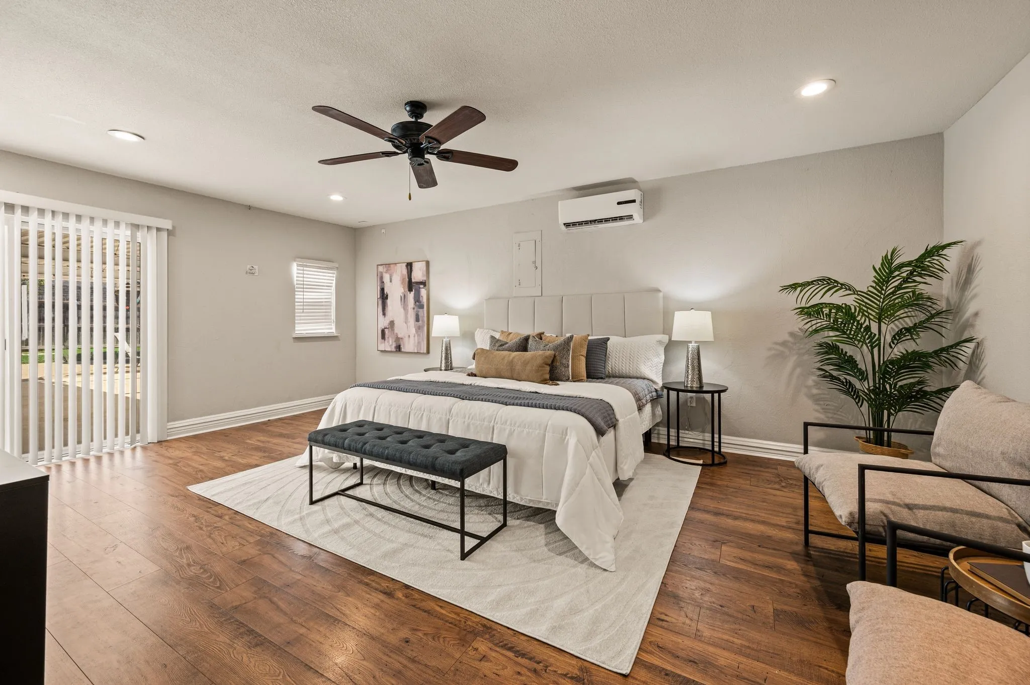Single Family Residence For Sale in Tarrant County , 633 Lewis Drive, Hurst, Texas 76054, 4 Bedroom, 2 Bathroom, Garage spaces, 2,227 Sqft, built in 1973, mls#21396481, Real Estate Agent in Hurst, Homes For Sale in Tarrant county, Homes For Sale in Hurst, Realtor in Hurst Texas, Real Estate Brokerage Independent Realty Texas, Luminita Cordes Realtor