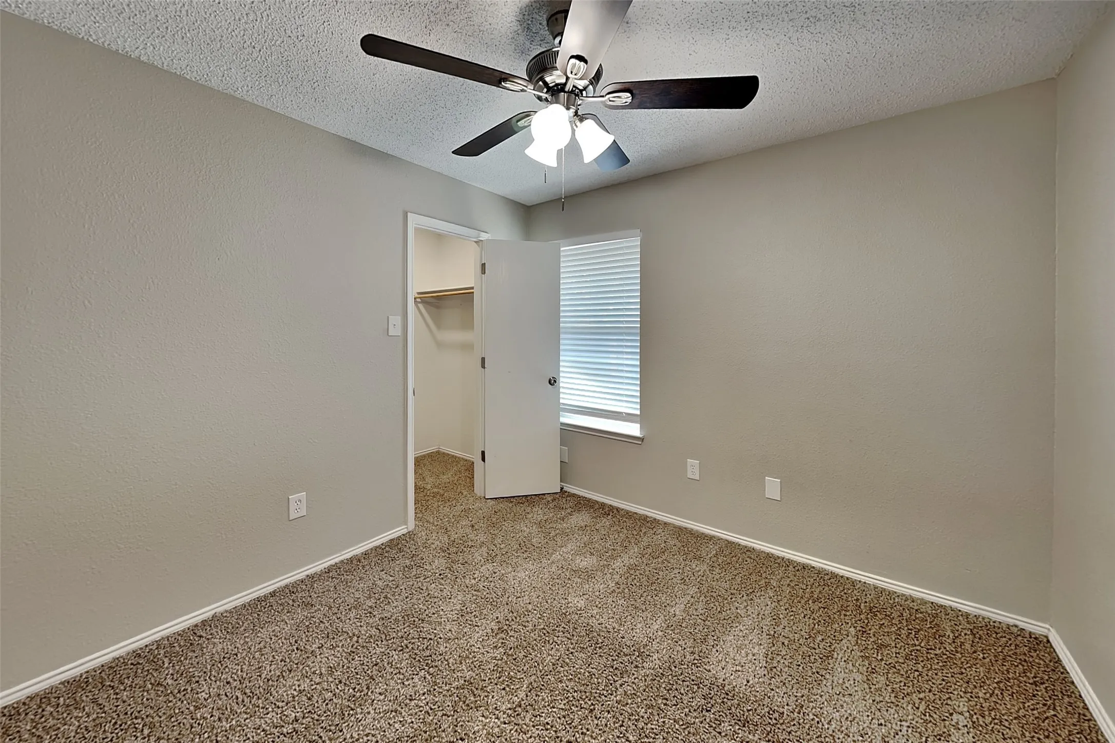 Single Family Residence For Rent in Tarrant County , 8820 Quarry Circle, Fort Worth, Texas 76244, 5 Bedroom, 3 Bathroom, 2 Garage spaces, 1,992 Sqft, built in 2000, mls#21402042, Real Estate Agent in Fort Worth, Homes For Rent in Tarrant county, Homes For Rent in Fort Worth, Realtor in Fort Worth Texas, Real Estate Brokerage Independent Realty Texas, Luminita Cordes Realtor