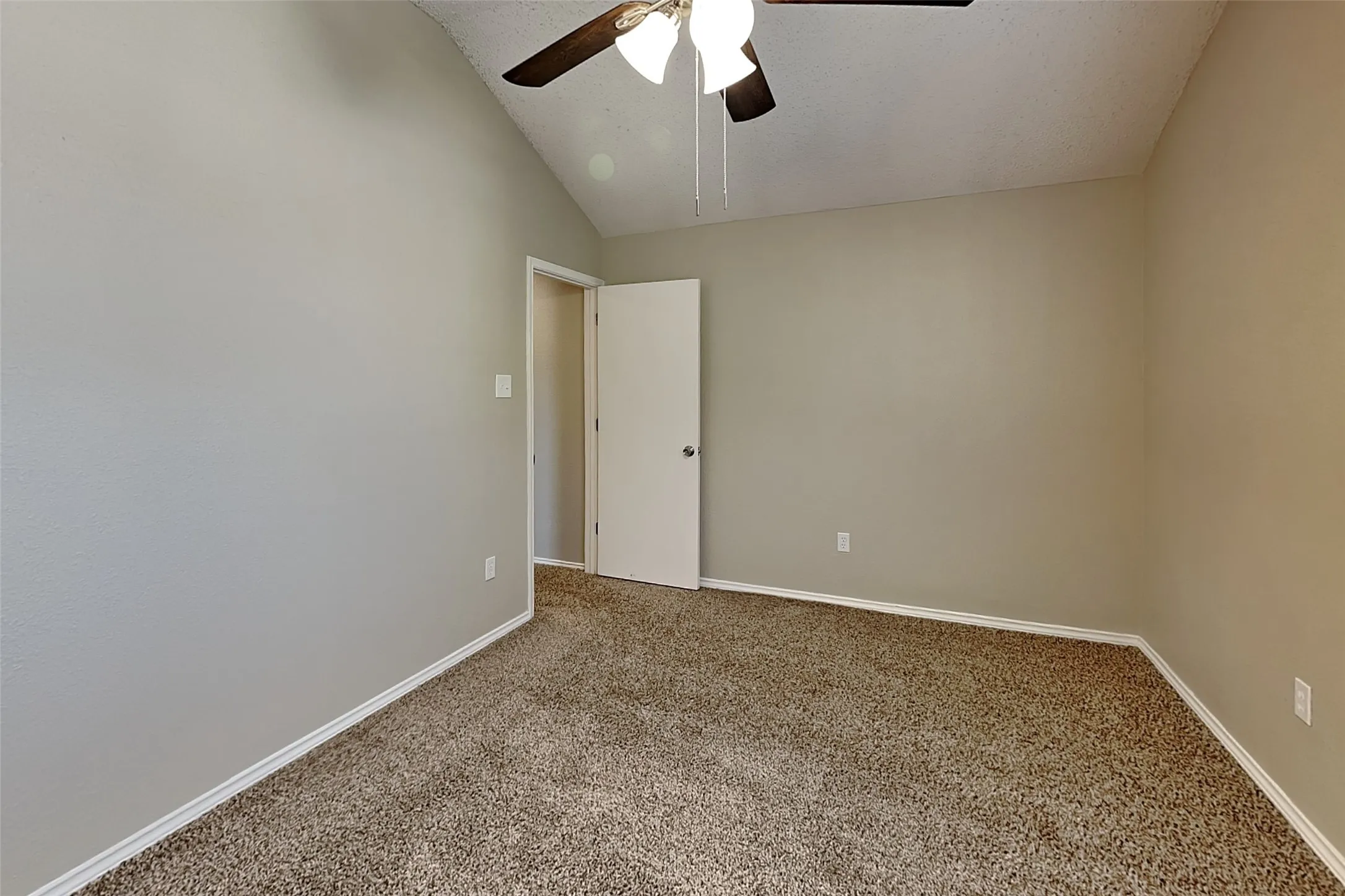 Single Family Residence For Rent in Tarrant County , 8820 Quarry Circle, Fort Worth, Texas 76244, 5 Bedroom, 3 Bathroom, 2 Garage spaces, 1,992 Sqft, built in 2000, mls#21402042, Real Estate Agent in Fort Worth, Homes For Rent in Tarrant county, Homes For Rent in Fort Worth, Realtor in Fort Worth Texas, Real Estate Brokerage Independent Realty Texas, Luminita Cordes Realtor