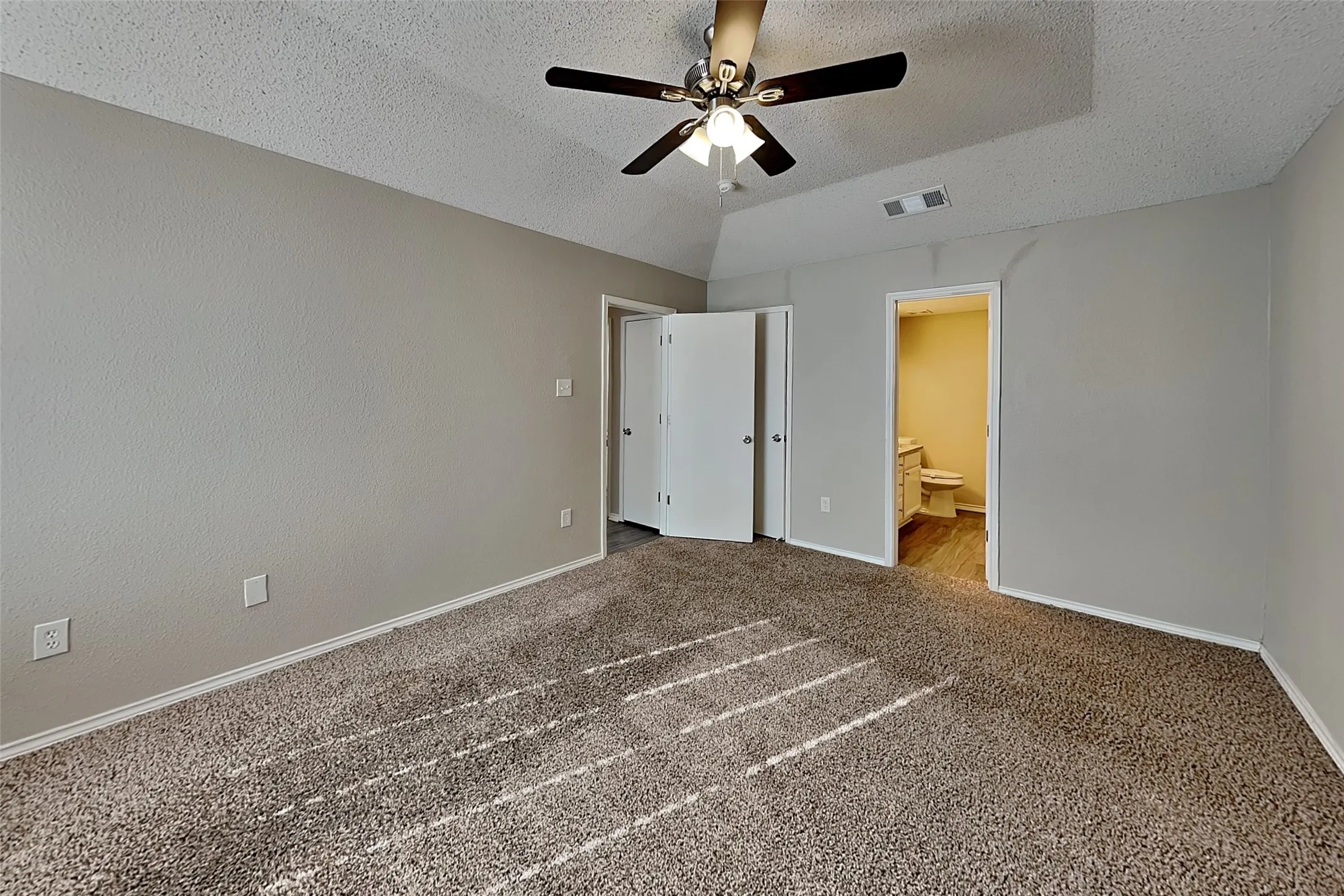 Single Family Residence For Rent in Tarrant County , 8820 Quarry Circle, Fort Worth, Texas 76244, 5 Bedroom, 3 Bathroom, 2 Garage spaces, 1,992 Sqft, built in 2000, mls#21402042, Real Estate Agent in Fort Worth, Homes For Rent in Tarrant county, Homes For Rent in Fort Worth, Realtor in Fort Worth Texas, Real Estate Brokerage Independent Realty Texas, Luminita Cordes Realtor