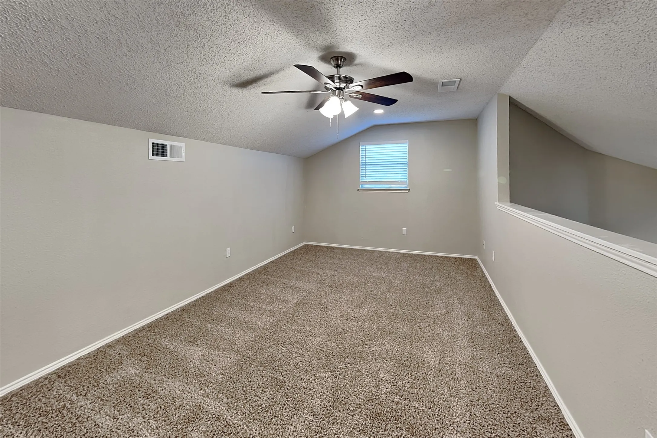 Single Family Residence For Rent in Tarrant County , 8820 Quarry Circle, Fort Worth, Texas 76244, 5 Bedroom, 3 Bathroom, 2 Garage spaces, 1,992 Sqft, built in 2000, mls#21402042, Real Estate Agent in Fort Worth, Homes For Rent in Tarrant county, Homes For Rent in Fort Worth, Realtor in Fort Worth Texas, Real Estate Brokerage Independent Realty Texas, Luminita Cordes Realtor