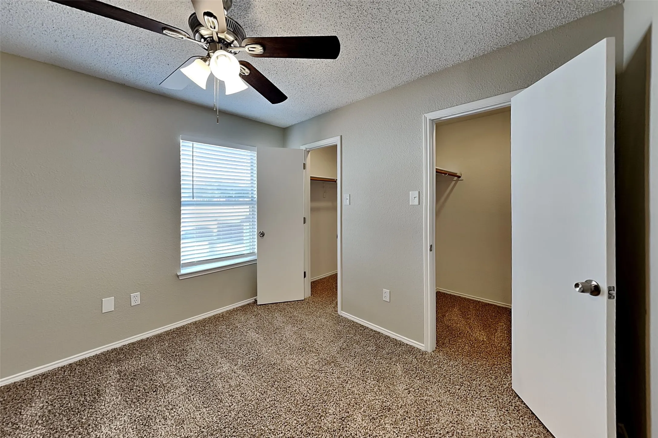 Single Family Residence For Rent in Tarrant County , 8820 Quarry Circle, Fort Worth, Texas 76244, 5 Bedroom, 3 Bathroom, 2 Garage spaces, 1,992 Sqft, built in 2000, mls#21402042, Real Estate Agent in Fort Worth, Homes For Rent in Tarrant county, Homes For Rent in Fort Worth, Realtor in Fort Worth Texas, Real Estate Brokerage Independent Realty Texas, Luminita Cordes Realtor