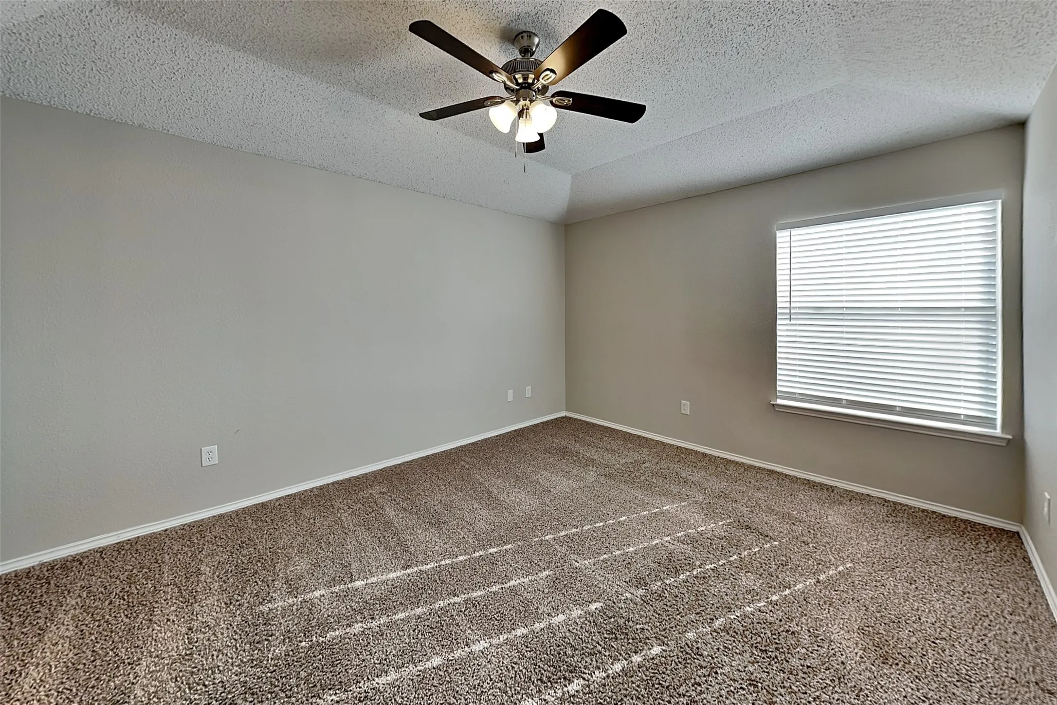 Single Family Residence For Rent in Tarrant County , 8820 Quarry Circle, Fort Worth, Texas 76244, 5 Bedroom, 3 Bathroom, 2 Garage spaces, 1,992 Sqft, built in 2000, mls#21402042, Real Estate Agent in Fort Worth, Homes For Rent in Tarrant county, Homes For Rent in Fort Worth, Realtor in Fort Worth Texas, Real Estate Brokerage Independent Realty Texas, Luminita Cordes Realtor