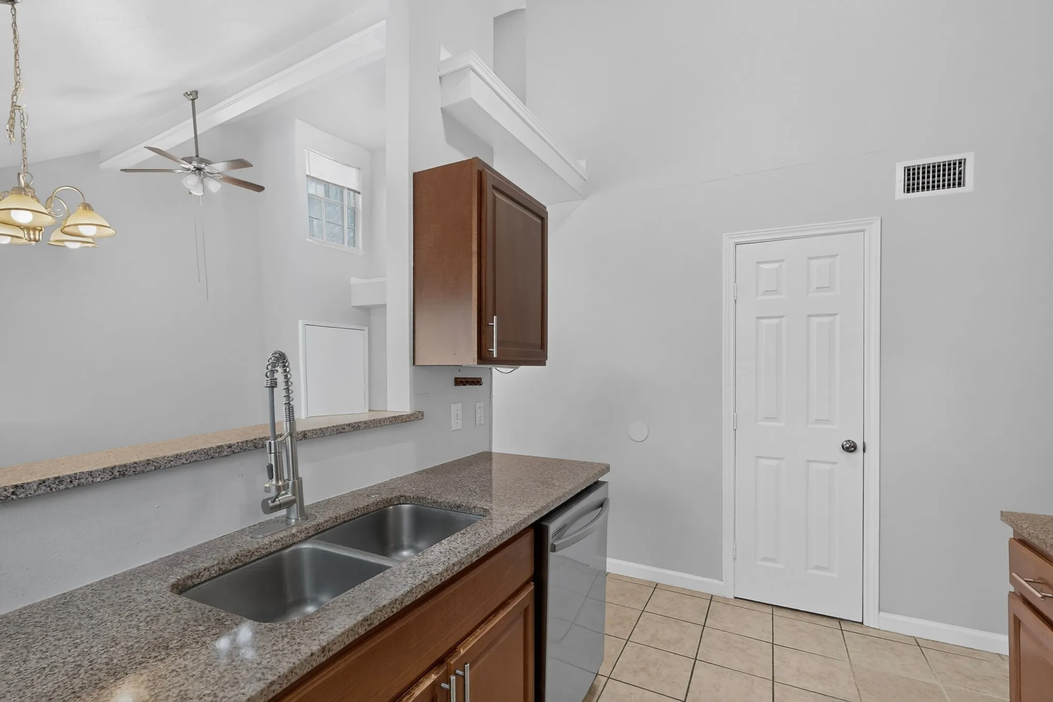 Single Family Residence For Rent in Denton County , 918 Sylvan Creek Drive, Lewisville, Texas 75067, 3 Bedroom, 2 Bathroom, 1 Garage spaces, 1,466 Sqft, built in 1985, mls#21402066, Real Estate Agent in Lewisville, Homes For Rent in Denton county, Homes For Rent in Lewisville, Realtor in Lewisville Texas, Real Estate Brokerage Independent Realty Texas, Luminita Cordes Realtor