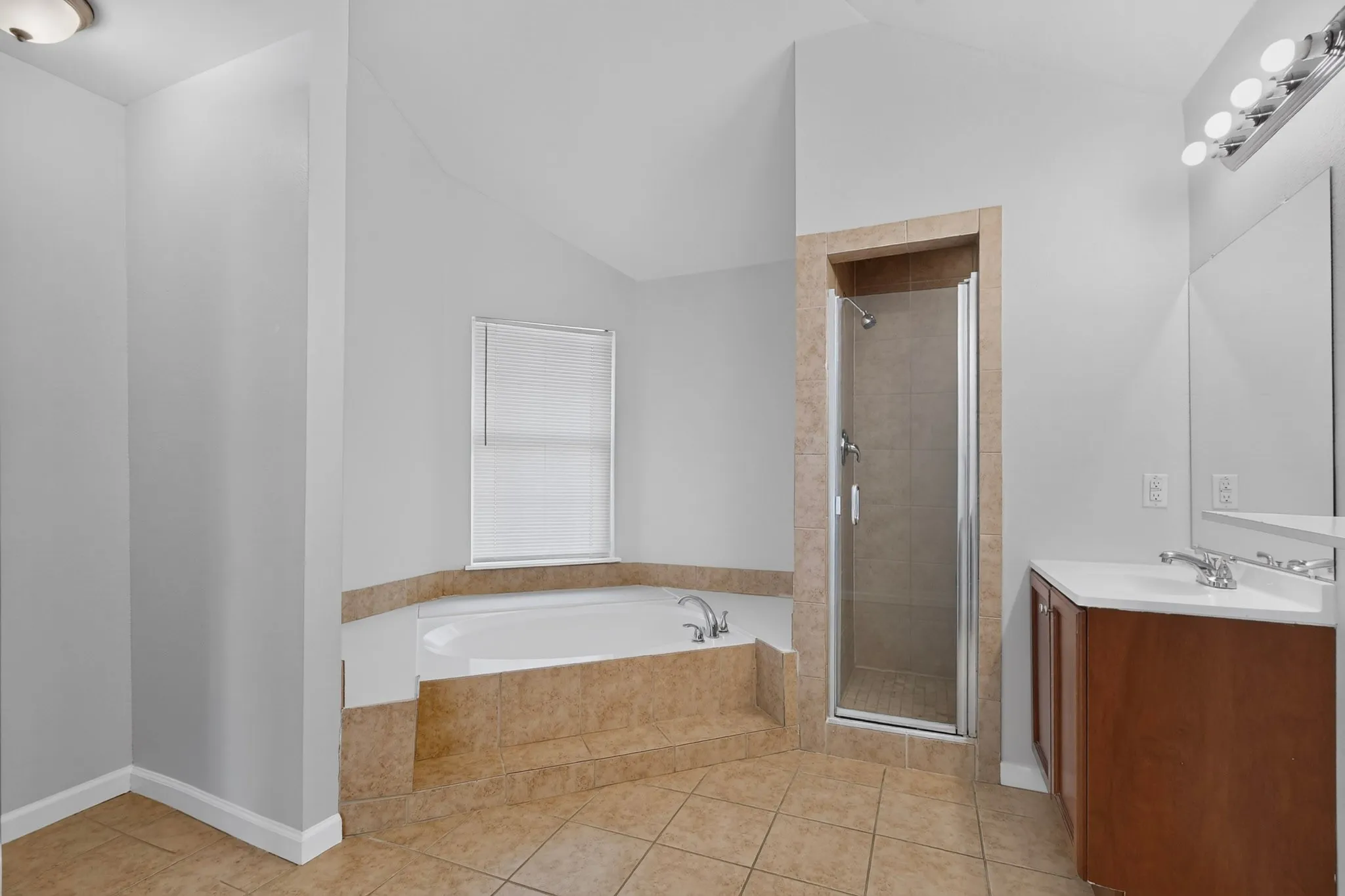 Single Family Residence For Rent in Denton County , 918 Sylvan Creek Drive, Lewisville, Texas 75067, 3 Bedroom, 2 Bathroom, 1 Garage spaces, 1,466 Sqft, built in 1985, mls#21402066, Real Estate Agent in Lewisville, Homes For Rent in Denton county, Homes For Rent in Lewisville, Realtor in Lewisville Texas, Real Estate Brokerage Independent Realty Texas, Luminita Cordes Realtor
