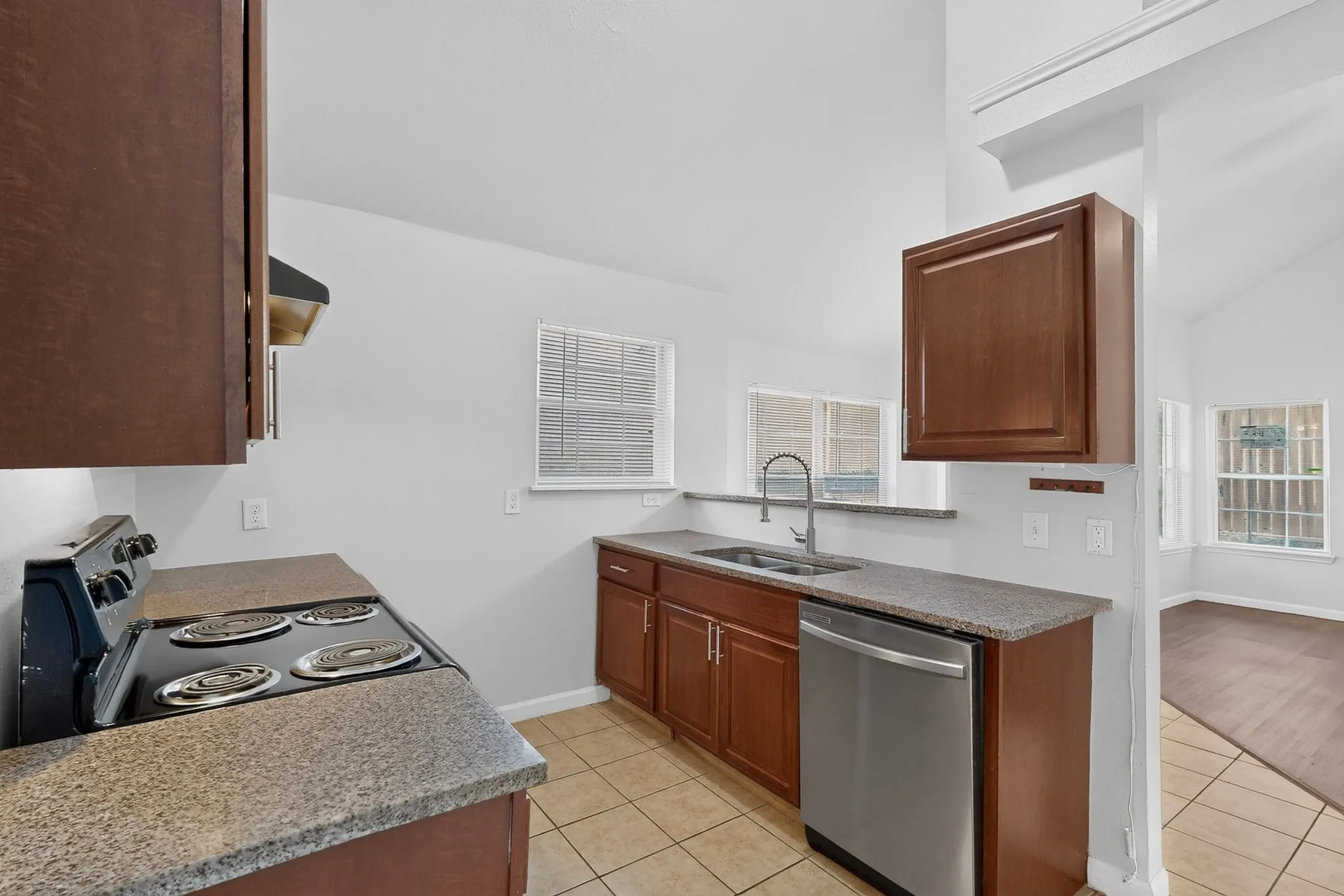 Single Family Residence For Rent in Denton County , 918 Sylvan Creek Drive, Lewisville, Texas 75067, 3 Bedroom, 2 Bathroom, 1 Garage spaces, 1,466 Sqft, built in 1985, mls#21402066, Real Estate Agent in Lewisville, Homes For Rent in Denton county, Homes For Rent in Lewisville, Realtor in Lewisville Texas, Real Estate Brokerage Independent Realty Texas, Luminita Cordes Realtor