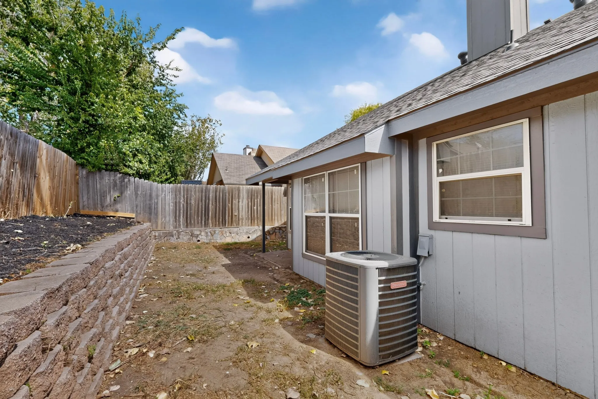 Single Family Residence For Rent in Denton County , 918 Sylvan Creek Drive, Lewisville, Texas 75067, 3 Bedroom, 2 Bathroom, 1 Garage spaces, 1,466 Sqft, built in 1985, mls#21402066, Real Estate Agent in Lewisville, Homes For Rent in Denton county, Homes For Rent in Lewisville, Realtor in Lewisville Texas, Real Estate Brokerage Independent Realty Texas, Luminita Cordes Realtor