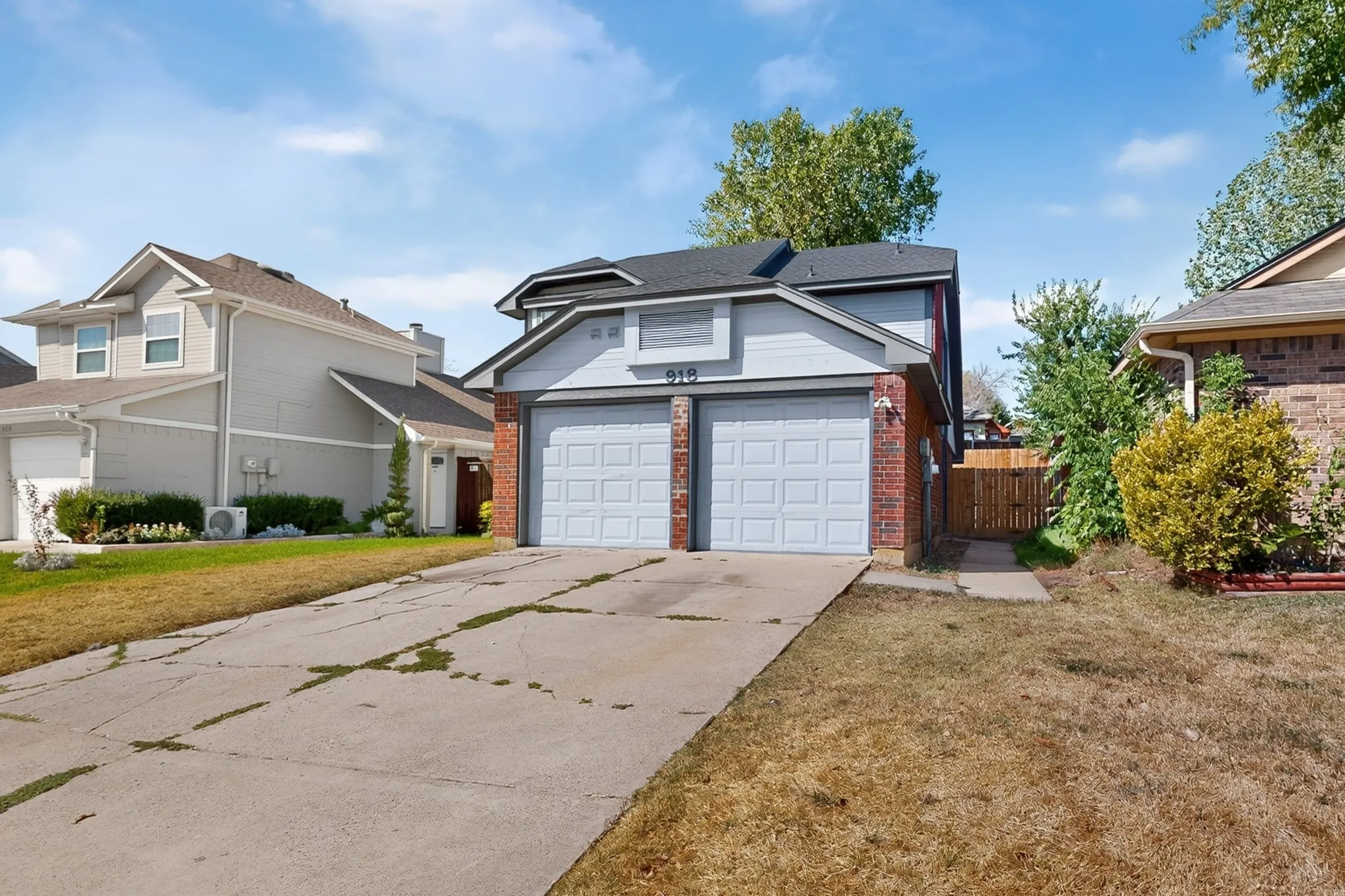 Single Family Residence For Rent in Denton County , 918 Sylvan Creek Drive, Lewisville, Texas 75067, 3 Bedroom, 2 Bathroom, 1 Garage spaces, 1,466 Sqft, built in 1985, mls#21402066, Real Estate Agent in Lewisville, Homes For Rent in Denton county, Homes For Rent in Lewisville, Realtor in Lewisville Texas, Real Estate Brokerage Independent Realty Texas, Luminita Cordes Realtor