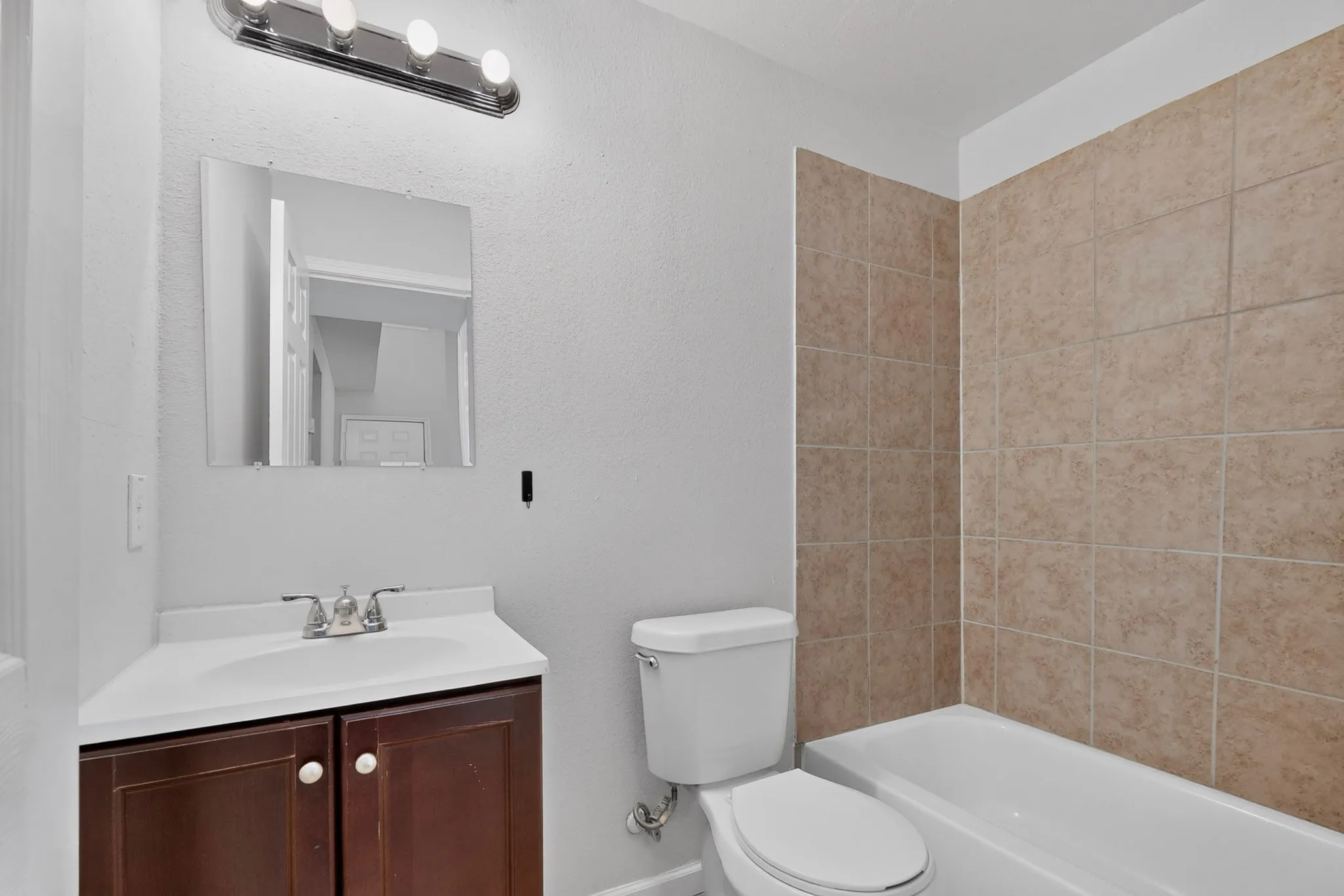 Single Family Residence For Rent in Denton County , 918 Sylvan Creek Drive, Lewisville, Texas 75067, 3 Bedroom, 2 Bathroom, 1 Garage spaces, 1,466 Sqft, built in 1985, mls#21402066, Real Estate Agent in Lewisville, Homes For Rent in Denton county, Homes For Rent in Lewisville, Realtor in Lewisville Texas, Real Estate Brokerage Independent Realty Texas, Luminita Cordes Realtor