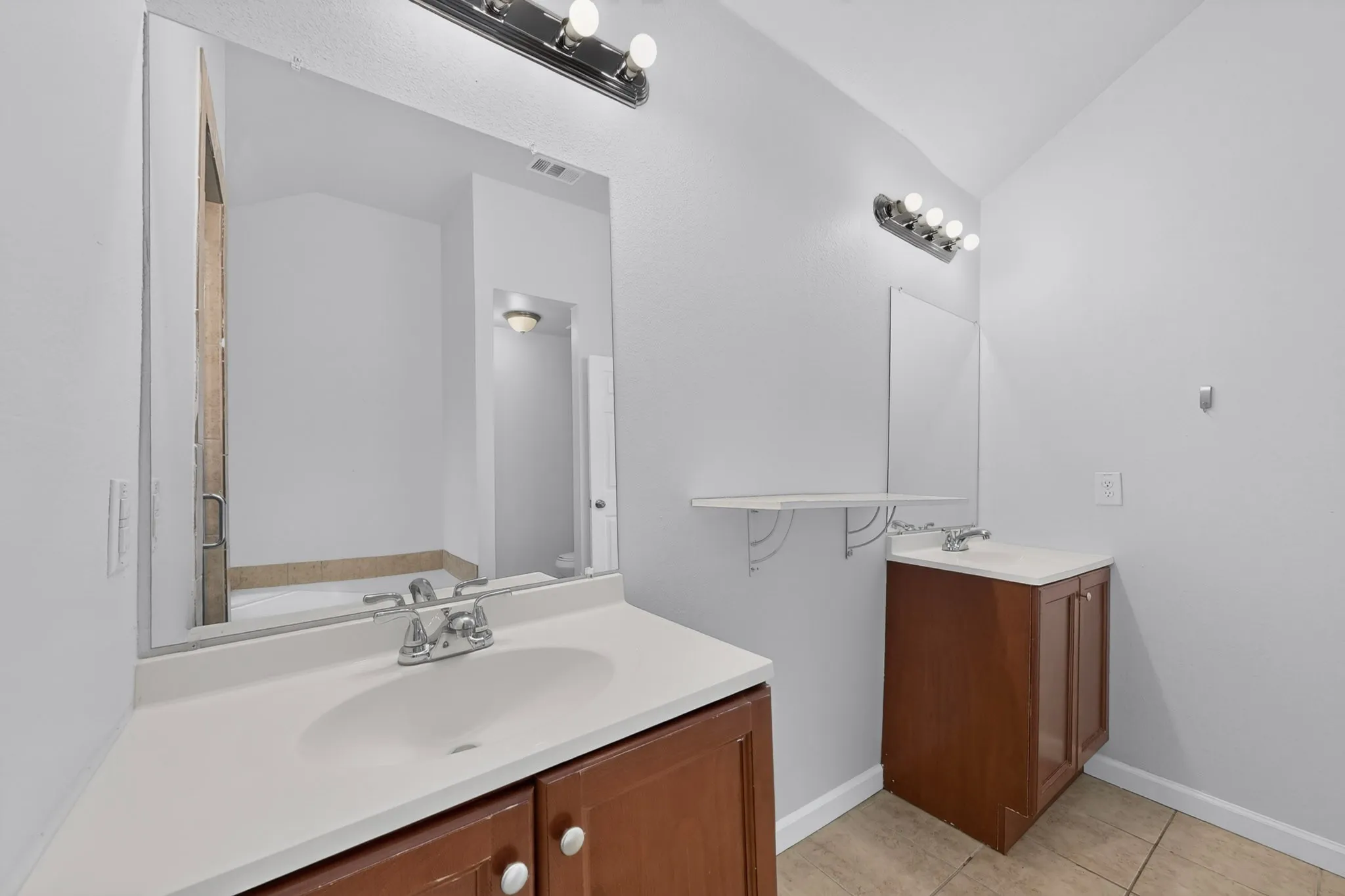 Single Family Residence For Rent in Denton County , 918 Sylvan Creek Drive, Lewisville, Texas 75067, 3 Bedroom, 2 Bathroom, 1 Garage spaces, 1,466 Sqft, built in 1985, mls#21402066, Real Estate Agent in Lewisville, Homes For Rent in Denton county, Homes For Rent in Lewisville, Realtor in Lewisville Texas, Real Estate Brokerage Independent Realty Texas, Luminita Cordes Realtor