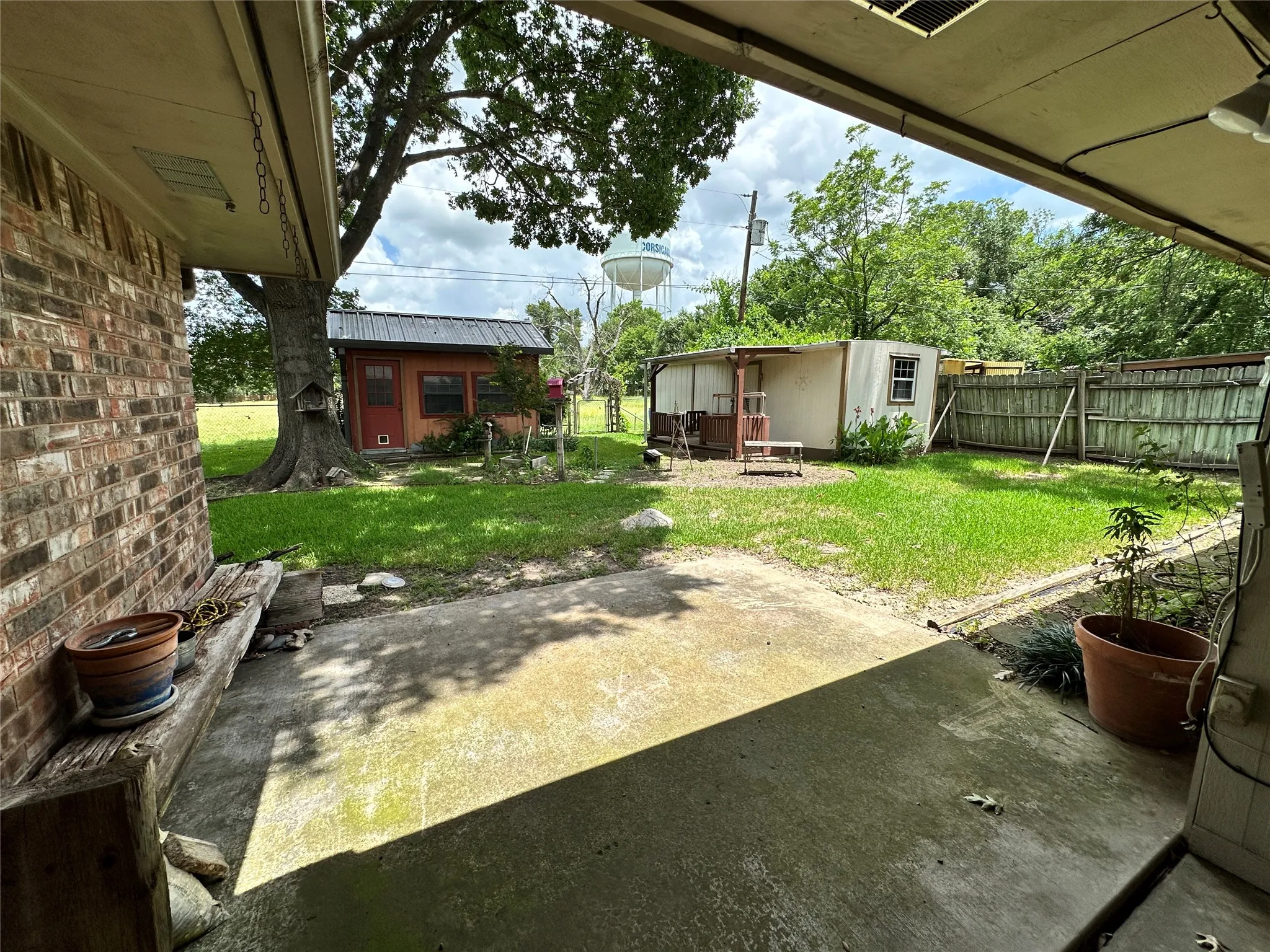Single Family Residence For Rent in Navarro County , 120 W Drane Avenue, Corsicana, Texas 75110, 3 Bedroom, 2 Bathroom, 2 Garage spaces, 1,476 Sqft, built in 1976, mls#21402069, Real Estate Agent in Corsicana, Homes For Rent in Navarro county, Homes For Rent in Corsicana, Realtor in Corsicana Texas, Real Estate Brokerage Independent Realty Texas, Luminita Cordes Realtor