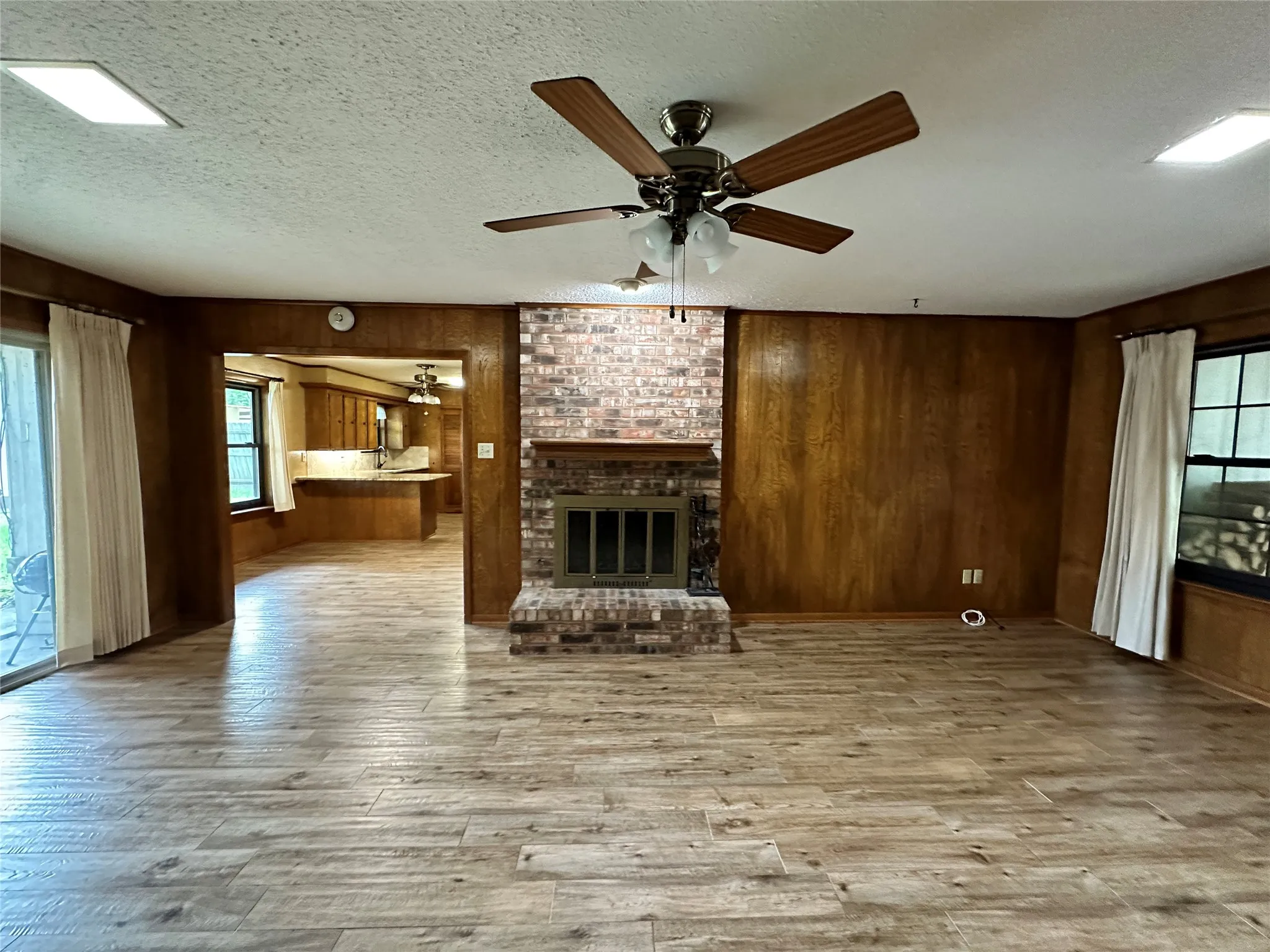 Single Family Residence For Rent in Navarro County , 120 W Drane Avenue, Corsicana, Texas 75110, 3 Bedroom, 2 Bathroom, 2 Garage spaces, 1,476 Sqft, built in 1976, mls#21402069, Real Estate Agent in Corsicana, Homes For Rent in Navarro county, Homes For Rent in Corsicana, Realtor in Corsicana Texas, Real Estate Brokerage Independent Realty Texas, Luminita Cordes Realtor