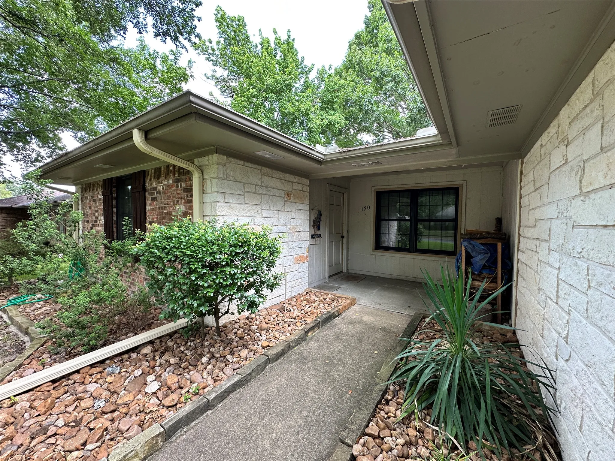 Single Family Residence For Rent in Navarro County , 120 W Drane Avenue, Corsicana, Texas 75110, 3 Bedroom, 2 Bathroom, 2 Garage spaces, 1,476 Sqft, built in 1976, mls#21402069, Real Estate Agent in Corsicana, Homes For Rent in Navarro county, Homes For Rent in Corsicana, Realtor in Corsicana Texas, Real Estate Brokerage Independent Realty Texas, Luminita Cordes Realtor