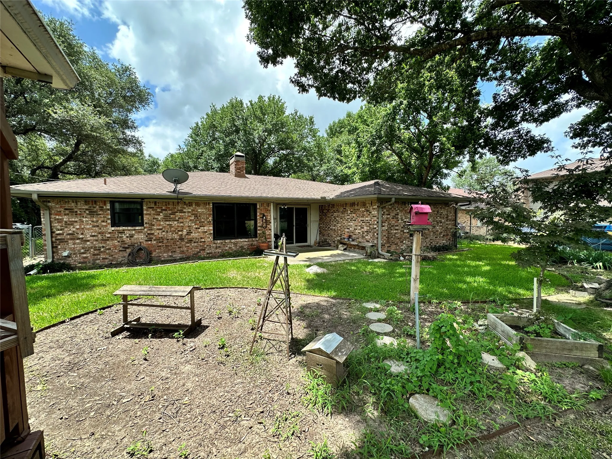Single Family Residence For Rent in Navarro County , 120 W Drane Avenue, Corsicana, Texas 75110, 3 Bedroom, 2 Bathroom, 2 Garage spaces, 1,476 Sqft, built in 1976, mls#21402069, Real Estate Agent in Corsicana, Homes For Rent in Navarro county, Homes For Rent in Corsicana, Realtor in Corsicana Texas, Real Estate Brokerage Independent Realty Texas, Luminita Cordes Realtor