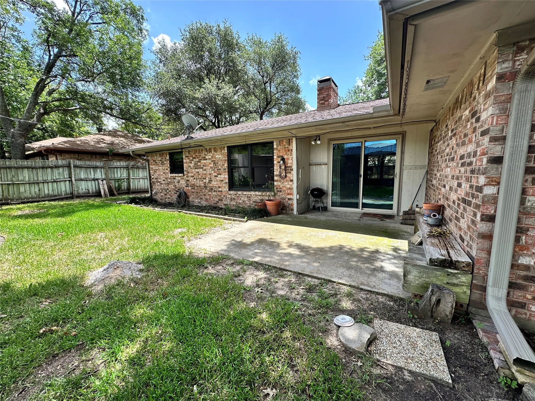 Single Family Residence For Rent in Navarro County , 120 W Drane Avenue, Corsicana, Texas 75110, 3 Bedroom, 2 Bathroom, 2 Garage spaces, 1,476 Sqft, built in 1976, mls#21402069, Real Estate Agent in Corsicana, Homes For Rent in Navarro county, Homes For Rent in Corsicana, Realtor in Corsicana Texas, Real Estate Brokerage Independent Realty Texas, Luminita Cordes Realtor