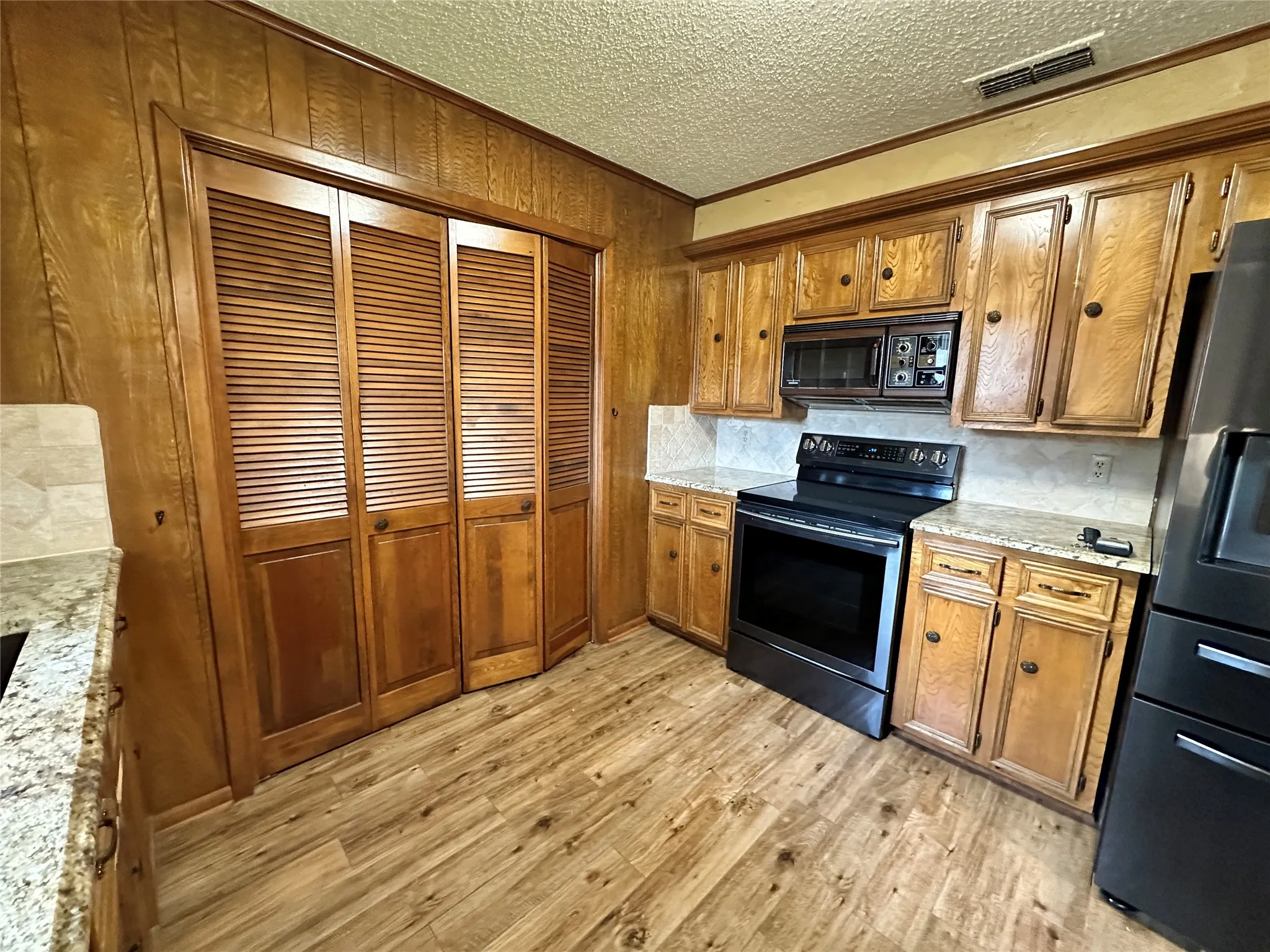 Single Family Residence For Rent in Navarro County , 120 W Drane Avenue, Corsicana, Texas 75110, 3 Bedroom, 2 Bathroom, 2 Garage spaces, 1,476 Sqft, built in 1976, mls#21402069, Real Estate Agent in Corsicana, Homes For Rent in Navarro county, Homes For Rent in Corsicana, Realtor in Corsicana Texas, Real Estate Brokerage Independent Realty Texas, Luminita Cordes Realtor