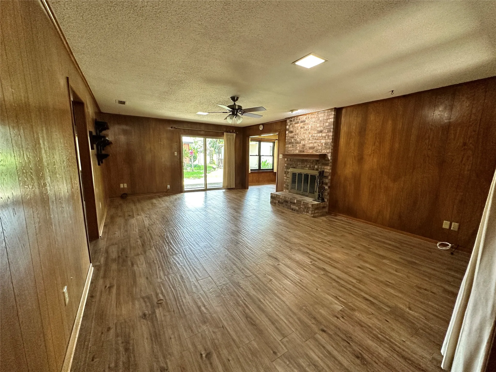 Single Family Residence For Rent in Navarro County , 120 W Drane Avenue, Corsicana, Texas 75110, 3 Bedroom, 2 Bathroom, 2 Garage spaces, 1,476 Sqft, built in 1976, mls#21402069, Real Estate Agent in Corsicana, Homes For Rent in Navarro county, Homes For Rent in Corsicana, Realtor in Corsicana Texas, Real Estate Brokerage Independent Realty Texas, Luminita Cordes Realtor