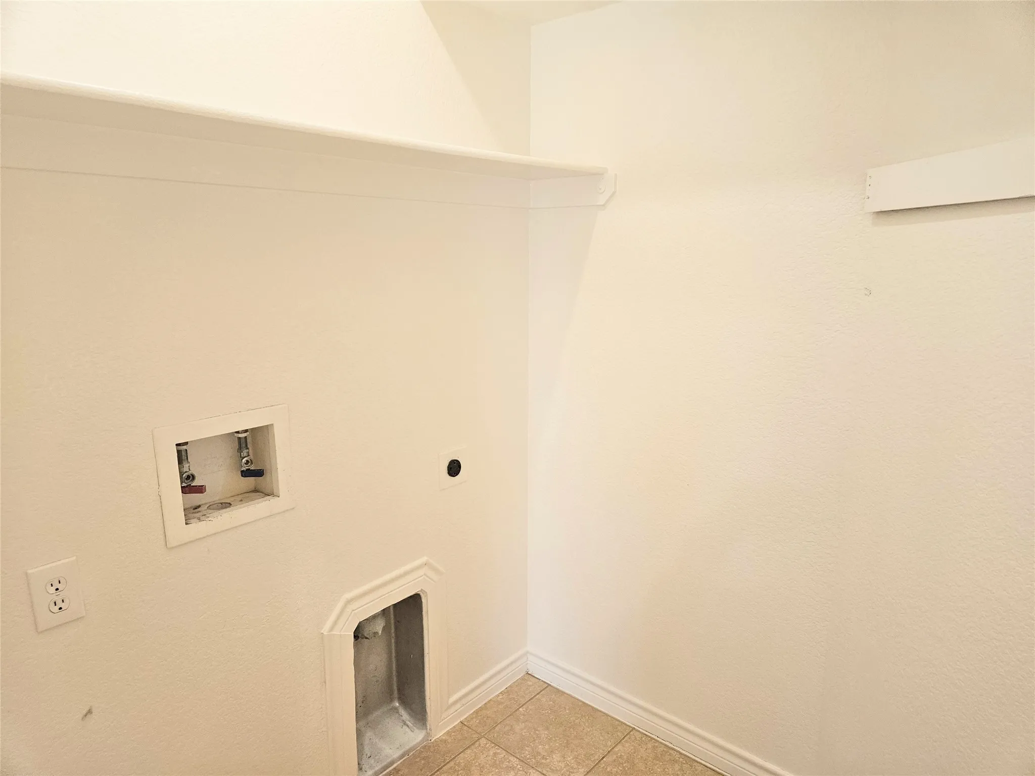 Single Family Residence For Rent in Tarrant County , 4260 Sweet Clover Lane, Fort Worth, Texas 76036, 3 Bedroom, 3 Bathroom, 2 Garage spaces, 2,295 Sqft, built in 2006, mls#21402070, Real Estate Agent in Fort Worth, Homes For Rent in Tarrant county, Homes For Rent in Fort Worth, Realtor in Fort Worth Texas, Real Estate Brokerage Independent Realty Texas, Luminita Cordes Realtor