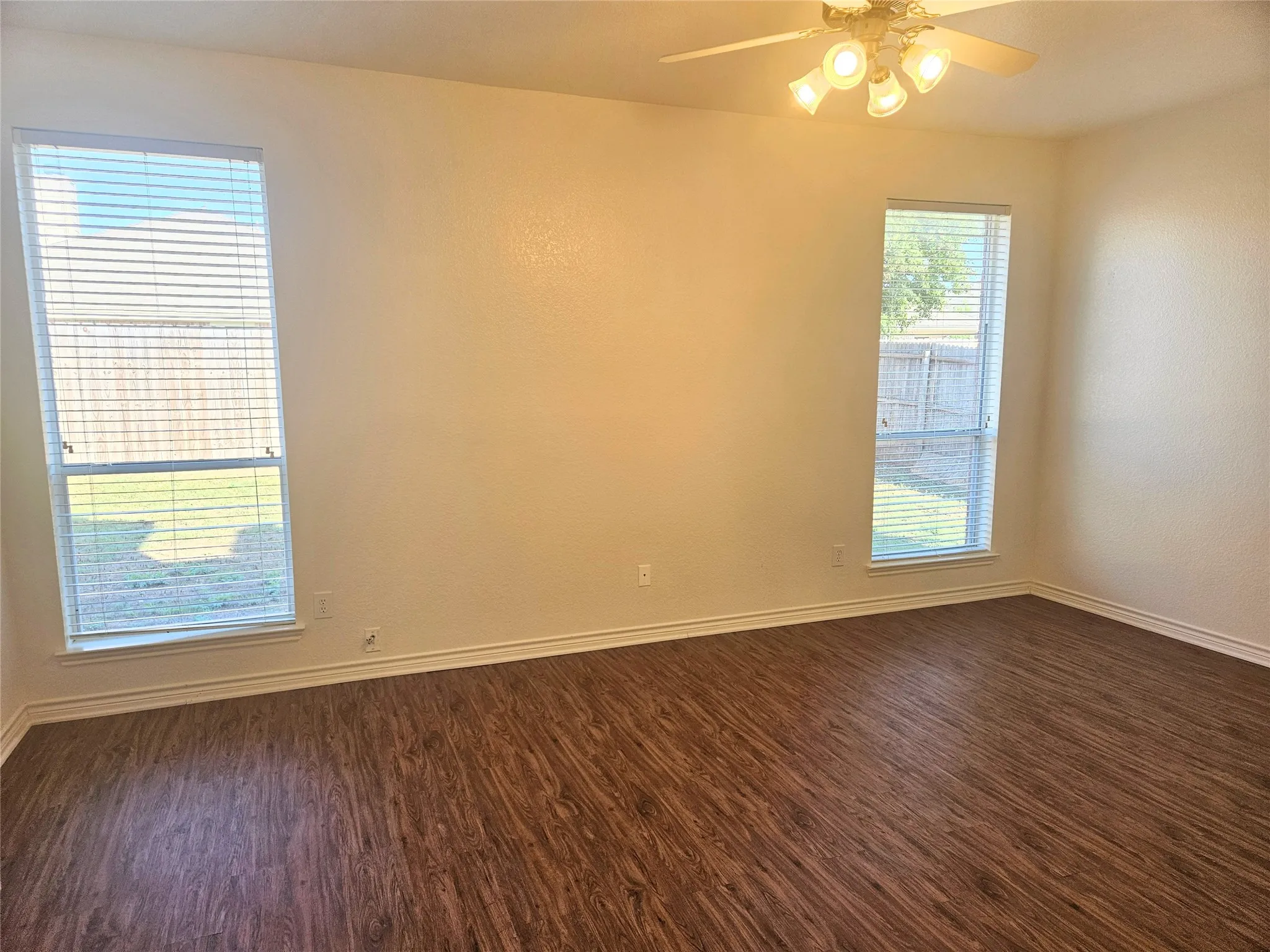 Single Family Residence For Rent in Tarrant County , 4260 Sweet Clover Lane, Fort Worth, Texas 76036, 3 Bedroom, 3 Bathroom, 2 Garage spaces, 2,295 Sqft, built in 2006, mls#21402070, Real Estate Agent in Fort Worth, Homes For Rent in Tarrant county, Homes For Rent in Fort Worth, Realtor in Fort Worth Texas, Real Estate Brokerage Independent Realty Texas, Luminita Cordes Realtor