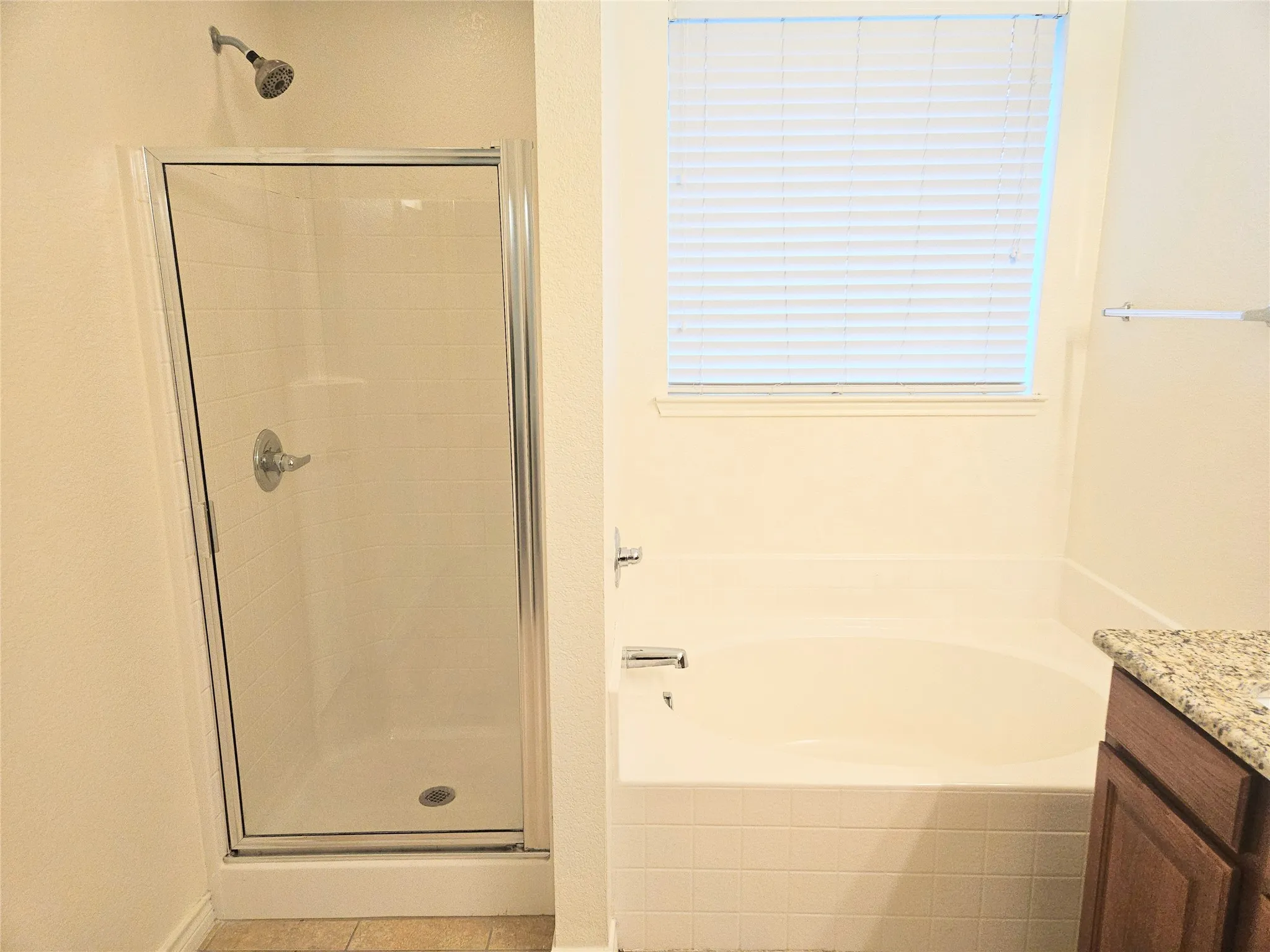 Single Family Residence For Rent in Tarrant County , 4260 Sweet Clover Lane, Fort Worth, Texas 76036, 3 Bedroom, 3 Bathroom, 2 Garage spaces, 2,295 Sqft, built in 2006, mls#21402070, Real Estate Agent in Fort Worth, Homes For Rent in Tarrant county, Homes For Rent in Fort Worth, Realtor in Fort Worth Texas, Real Estate Brokerage Independent Realty Texas, Luminita Cordes Realtor
