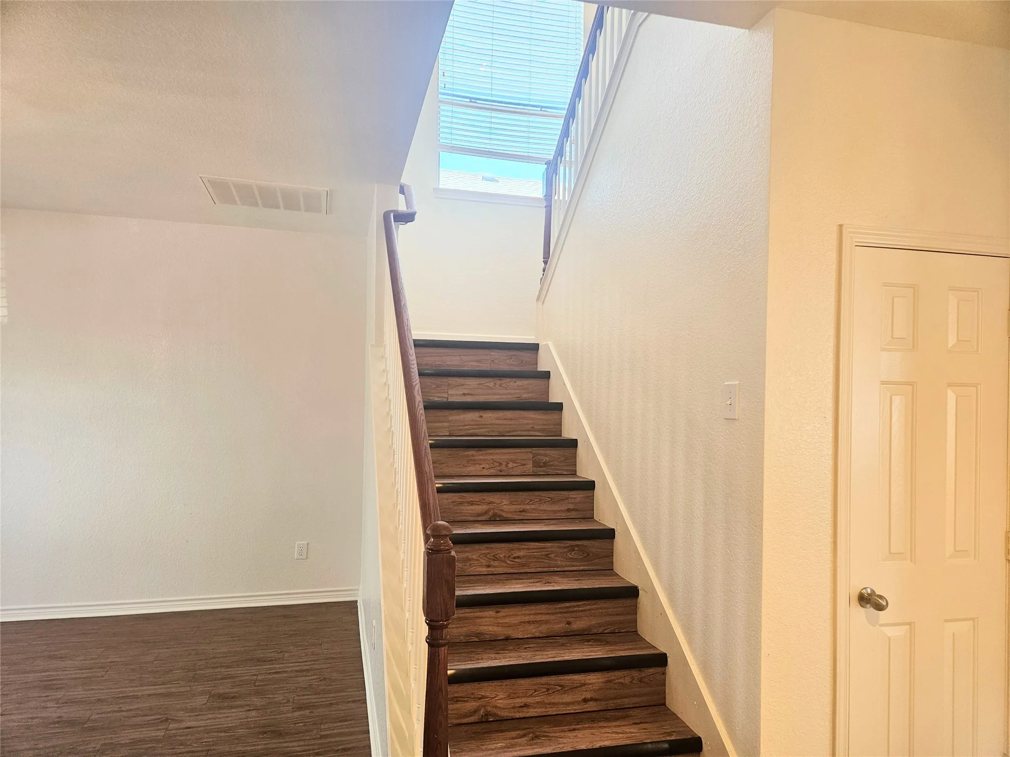 Single Family Residence For Rent in Tarrant County , 4260 Sweet Clover Lane, Fort Worth, Texas 76036, 3 Bedroom, 3 Bathroom, 2 Garage spaces, 2,295 Sqft, built in 2006, mls#21402070, Real Estate Agent in Fort Worth, Homes For Rent in Tarrant county, Homes For Rent in Fort Worth, Realtor in Fort Worth Texas, Real Estate Brokerage Independent Realty Texas, Luminita Cordes Realtor