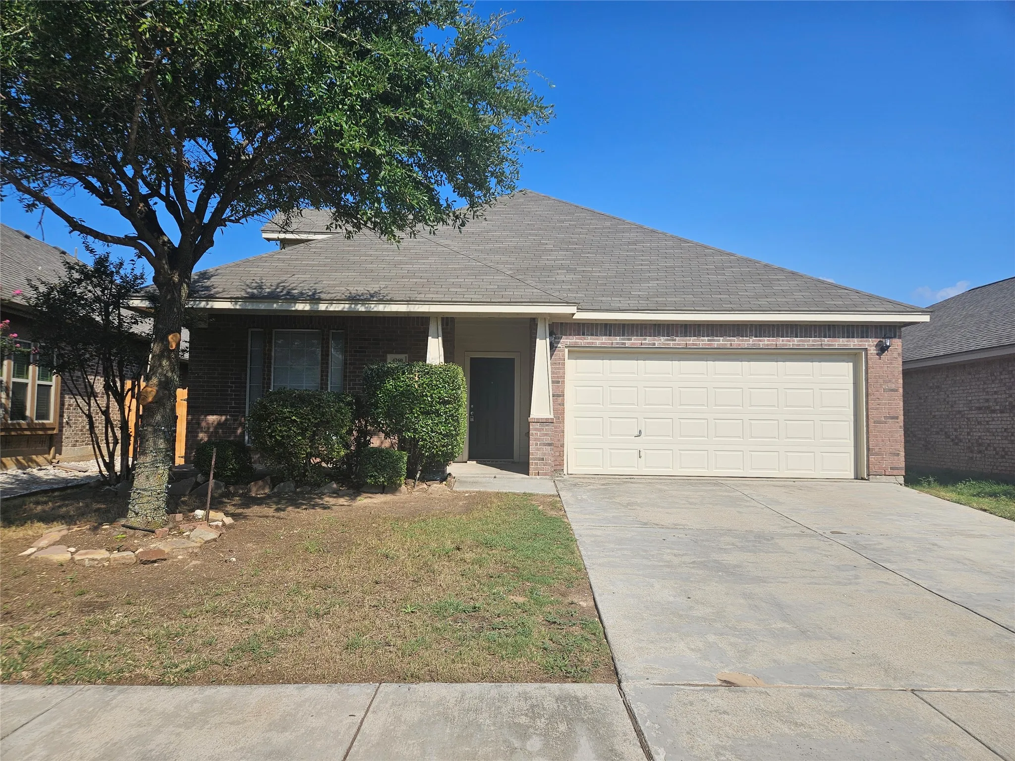 Single Family Residence For Rent in Tarrant County , 4260 Sweet Clover Lane, Fort Worth, Texas 76036, 3 Bedroom, 3 Bathroom, 2 Garage spaces, 2,295 Sqft, built in 2006, mls#21402070, Real Estate Agent in Fort Worth, Homes For Rent in Tarrant county, Homes For Rent in Fort Worth, Realtor in Fort Worth Texas, Real Estate Brokerage Independent Realty Texas, Luminita Cordes Realtor