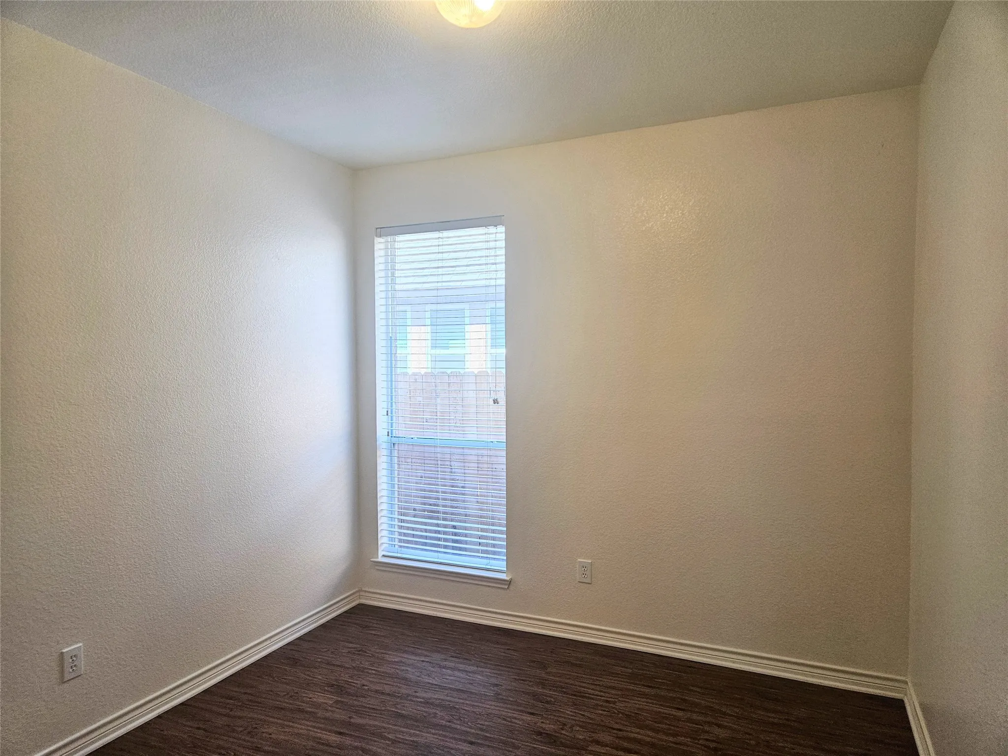 Single Family Residence For Rent in Tarrant County , 4260 Sweet Clover Lane, Fort Worth, Texas 76036, 3 Bedroom, 3 Bathroom, 2 Garage spaces, 2,295 Sqft, built in 2006, mls#21402070, Real Estate Agent in Fort Worth, Homes For Rent in Tarrant county, Homes For Rent in Fort Worth, Realtor in Fort Worth Texas, Real Estate Brokerage Independent Realty Texas, Luminita Cordes Realtor