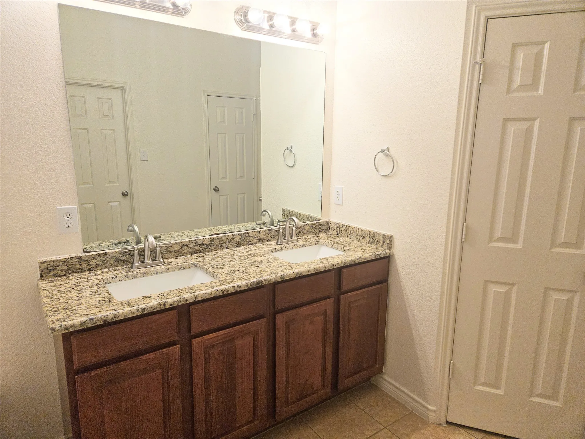 Single Family Residence For Rent in Tarrant County , 4260 Sweet Clover Lane, Fort Worth, Texas 76036, 3 Bedroom, 3 Bathroom, 2 Garage spaces, 2,295 Sqft, built in 2006, mls#21402070, Real Estate Agent in Fort Worth, Homes For Rent in Tarrant county, Homes For Rent in Fort Worth, Realtor in Fort Worth Texas, Real Estate Brokerage Independent Realty Texas, Luminita Cordes Realtor