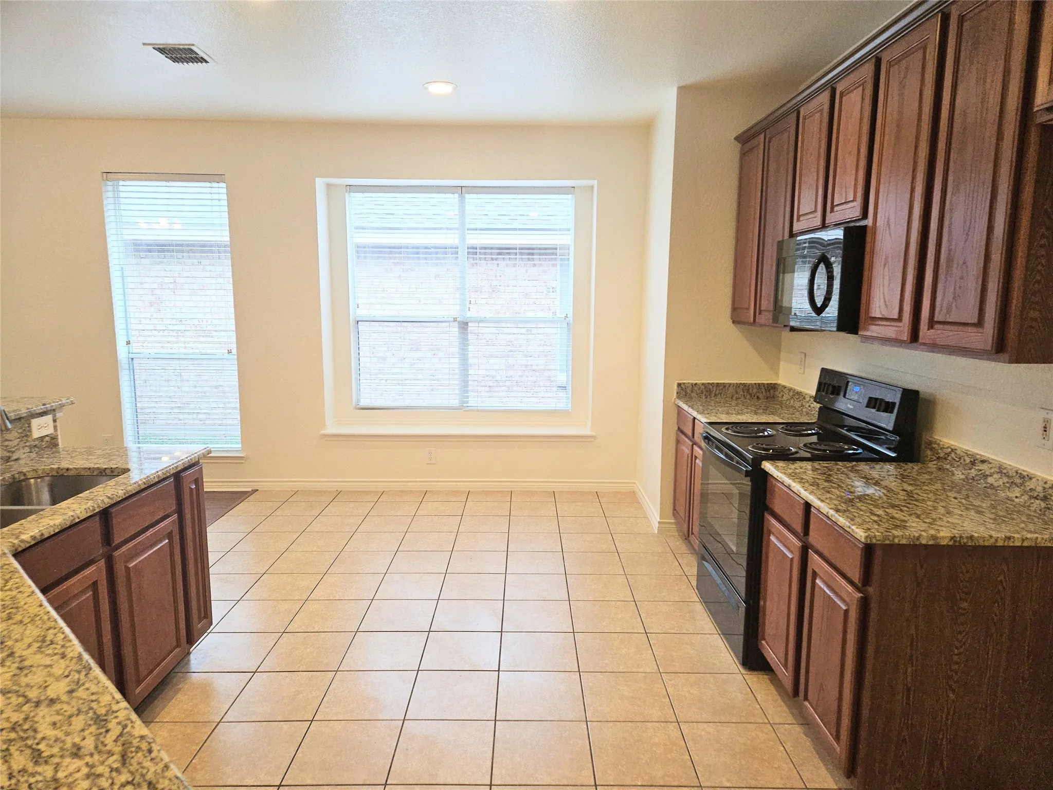 Single Family Residence For Rent in Tarrant County , 4260 Sweet Clover Lane, Fort Worth, Texas 76036, 3 Bedroom, 3 Bathroom, 2 Garage spaces, 2,295 Sqft, built in 2006, mls#21402070, Real Estate Agent in Fort Worth, Homes For Rent in Tarrant county, Homes For Rent in Fort Worth, Realtor in Fort Worth Texas, Real Estate Brokerage Independent Realty Texas, Luminita Cordes Realtor