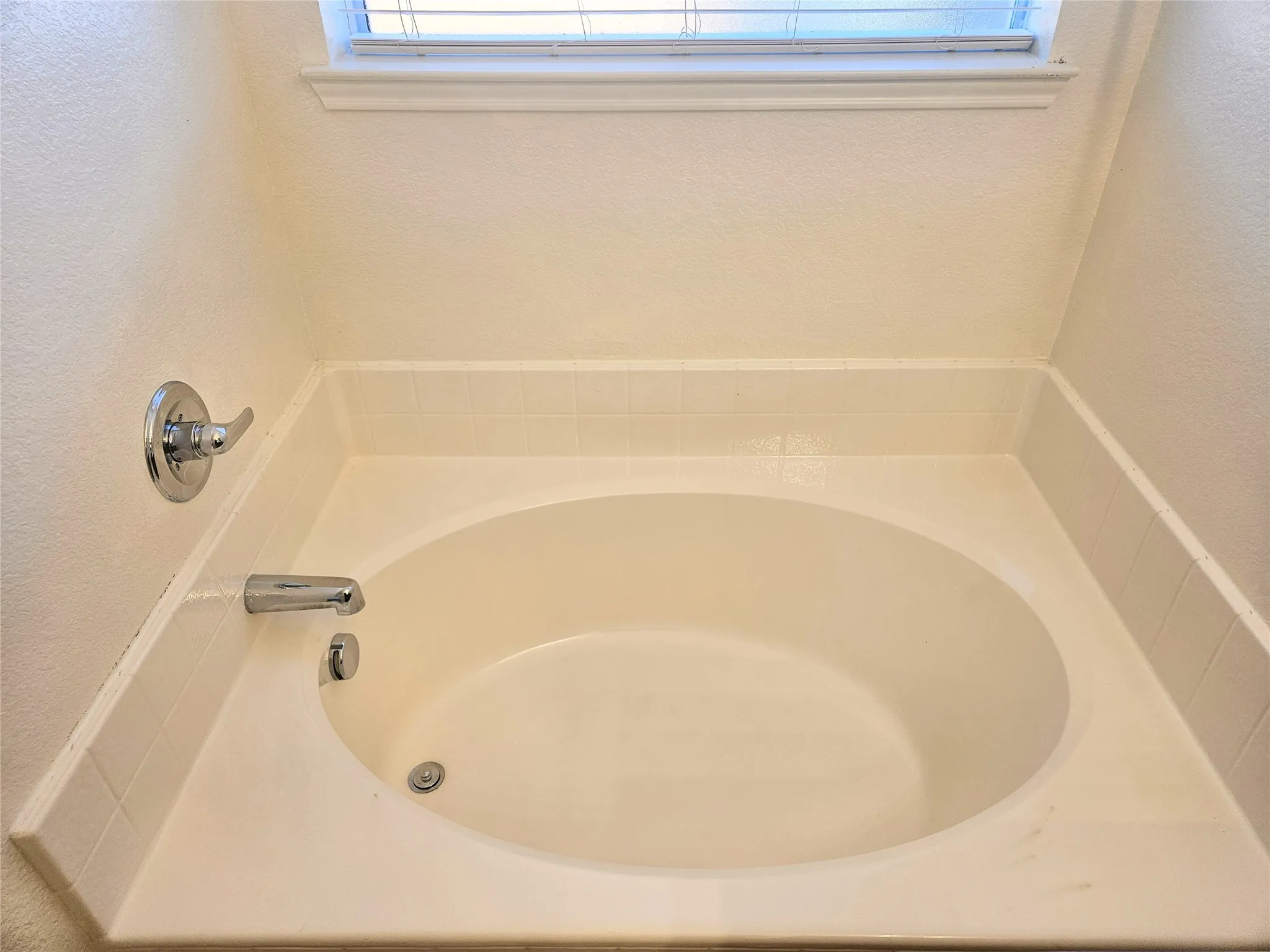 Single Family Residence For Rent in Tarrant County , 4260 Sweet Clover Lane, Fort Worth, Texas 76036, 3 Bedroom, 3 Bathroom, 2 Garage spaces, 2,295 Sqft, built in 2006, mls#21402070, Real Estate Agent in Fort Worth, Homes For Rent in Tarrant county, Homes For Rent in Fort Worth, Realtor in Fort Worth Texas, Real Estate Brokerage Independent Realty Texas, Luminita Cordes Realtor