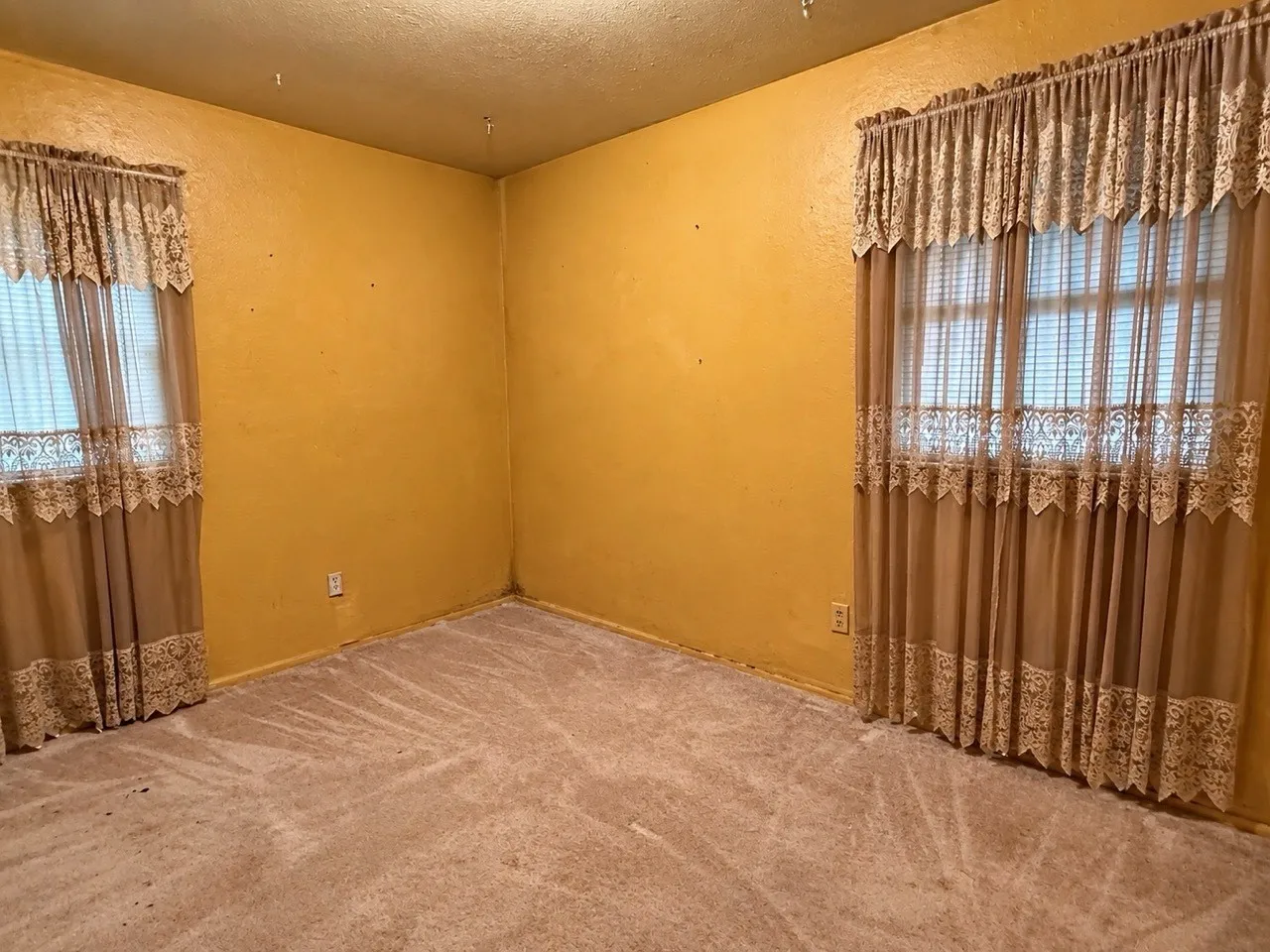Single Family Residence For Sale in Dallas County , 4141 Clark College Drive, Dallas, Texas 75241, 3 Bedroom, 2 Bathroom, Garage spaces, 1,425 Sqft, built in 1970, mls#21401238, Real Estate Agent in Dallas, Homes For Sale in Dallas county, Homes For Sale in Dallas, Realtor in Dallas Texas, Real Estate Brokerage Independent Realty Texas, Luminita Cordes Realtor
