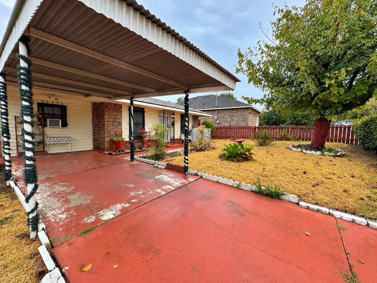 Single Family Residence For Sale in Dallas County , 4141 Clark College Drive, Dallas, Texas 75241, 3 Bedroom, 2 Bathroom, Garage spaces, 1,425 Sqft, built in 1970, mls#21401238, Real Estate Agent in Dallas, Homes For Sale in Dallas county, Homes For Sale in Dallas, Realtor in Dallas Texas, Real Estate Brokerage Independent Realty Texas, Luminita Cordes Realtor