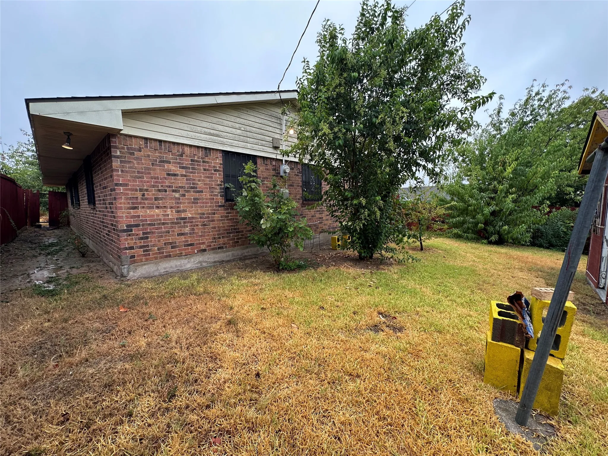 Single Family Residence For Sale in Dallas County , 4141 Clark College Drive, Dallas, Texas 75241, 3 Bedroom, 2 Bathroom, Garage spaces, 1,425 Sqft, built in 1970, mls#21401238, Real Estate Agent in Dallas, Homes For Sale in Dallas county, Homes For Sale in Dallas, Realtor in Dallas Texas, Real Estate Brokerage Independent Realty Texas, Luminita Cordes Realtor