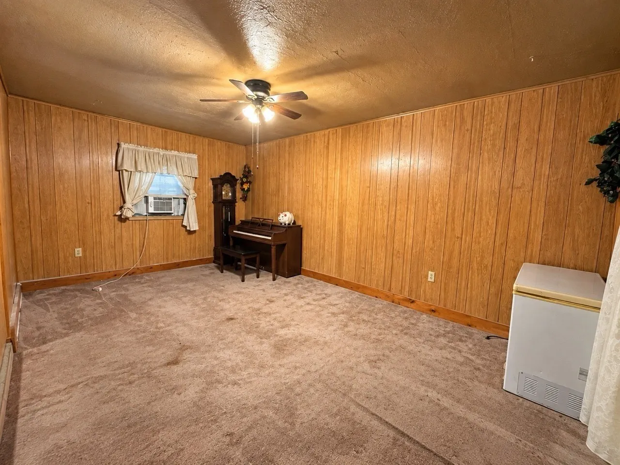 Single Family Residence For Sale in Dallas County , 4141 Clark College Drive, Dallas, Texas 75241, 3 Bedroom, 2 Bathroom, Garage spaces, 1,425 Sqft, built in 1970, mls#21401238, Real Estate Agent in Dallas, Homes For Sale in Dallas county, Homes For Sale in Dallas, Realtor in Dallas Texas, Real Estate Brokerage Independent Realty Texas, Luminita Cordes Realtor