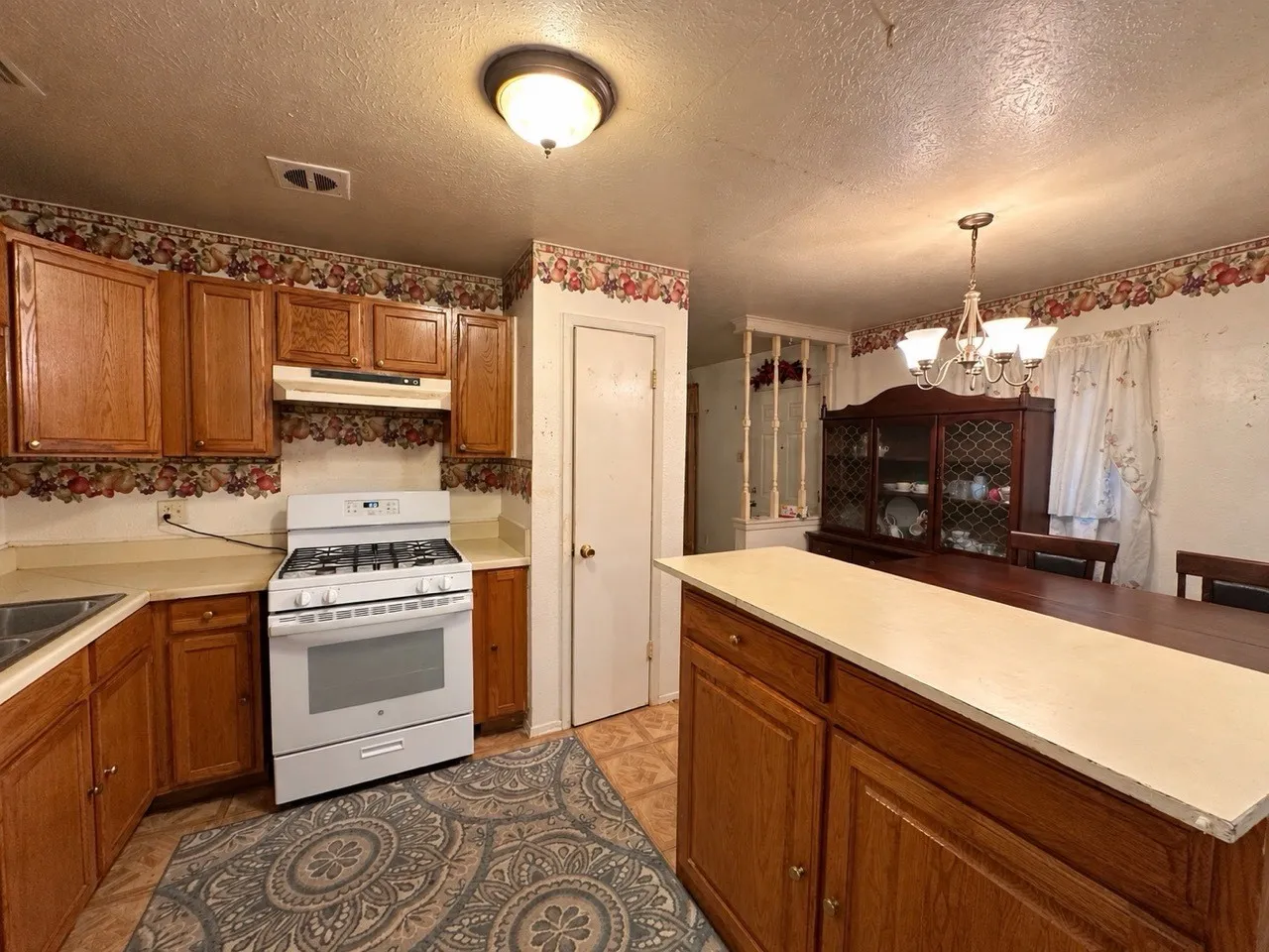 Single Family Residence For Sale in Dallas County , 4141 Clark College Drive, Dallas, Texas 75241, 3 Bedroom, 2 Bathroom, Garage spaces, 1,425 Sqft, built in 1970, mls#21401238, Real Estate Agent in Dallas, Homes For Sale in Dallas county, Homes For Sale in Dallas, Realtor in Dallas Texas, Real Estate Brokerage Independent Realty Texas, Luminita Cordes Realtor