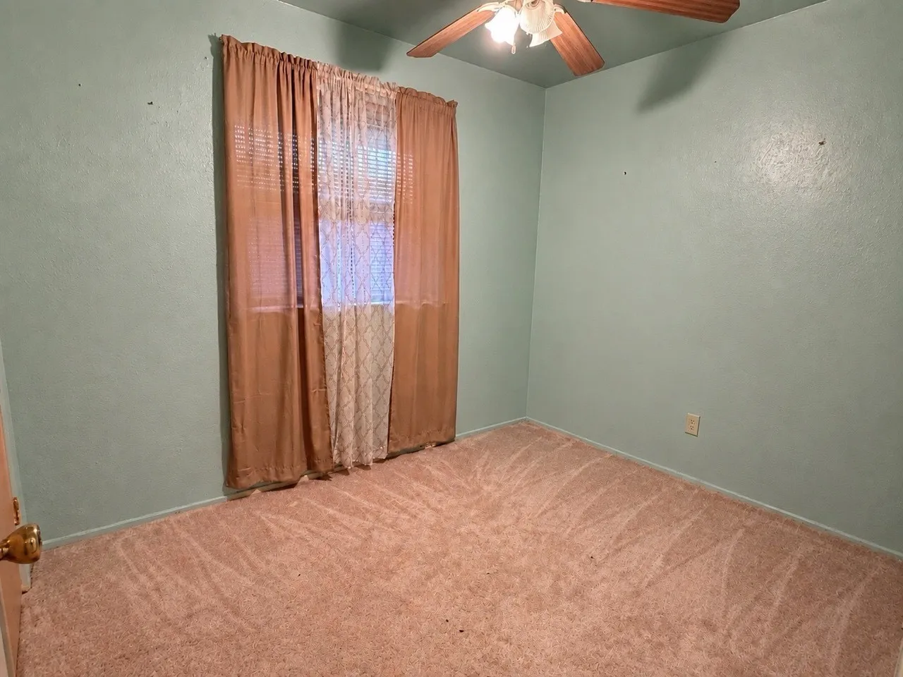 Single Family Residence For Sale in Dallas County , 4141 Clark College Drive, Dallas, Texas 75241, 3 Bedroom, 2 Bathroom, Garage spaces, 1,425 Sqft, built in 1970, mls#21401238, Real Estate Agent in Dallas, Homes For Sale in Dallas county, Homes For Sale in Dallas, Realtor in Dallas Texas, Real Estate Brokerage Independent Realty Texas, Luminita Cordes Realtor