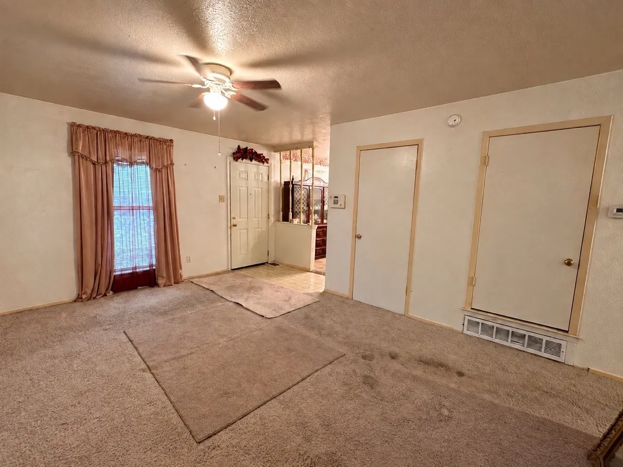 Single Family Residence For Sale in Dallas County , 4141 Clark College Drive, Dallas, Texas 75241, 3 Bedroom, 2 Bathroom, Garage spaces, 1,425 Sqft, built in 1970, mls#21401238, Real Estate Agent in Dallas, Homes For Sale in Dallas county, Homes For Sale in Dallas, Realtor in Dallas Texas, Real Estate Brokerage Independent Realty Texas, Luminita Cordes Realtor