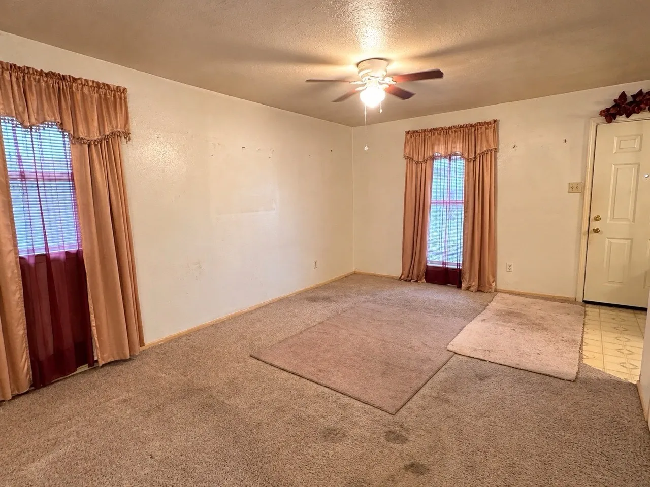 Single Family Residence For Sale in Dallas County , 4141 Clark College Drive, Dallas, Texas 75241, 3 Bedroom, 2 Bathroom, Garage spaces, 1,425 Sqft, built in 1970, mls#21401238, Real Estate Agent in Dallas, Homes For Sale in Dallas county, Homes For Sale in Dallas, Realtor in Dallas Texas, Real Estate Brokerage Independent Realty Texas, Luminita Cordes Realtor