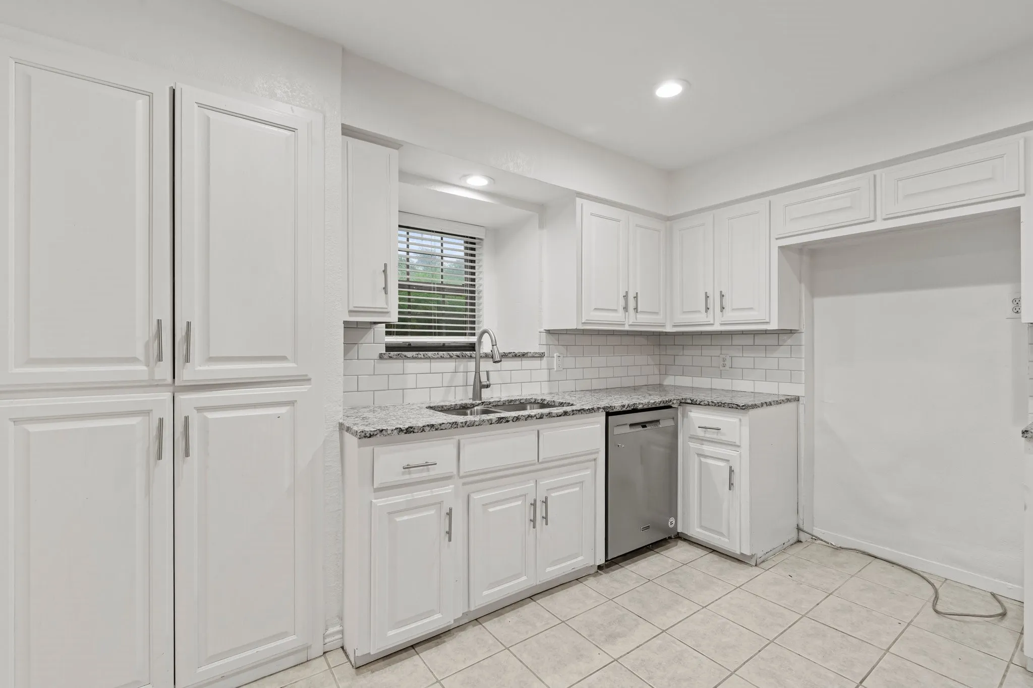 Single Family Residence For Sale in Rockwall County , 107 Becky Lane, Rockwall, Texas 75087, 4 Bedroom, 3 Bathroom, 2 Garage spaces, 2,186 Sqft, built in 1985, mls#21401563, Real Estate Agent in Rockwall, Homes For Sale in Rockwall county, Homes For Sale in Rockwall, Realtor in Rockwall Texas, Real Estate Brokerage Independent Realty Texas, Luminita Cordes Realtor
